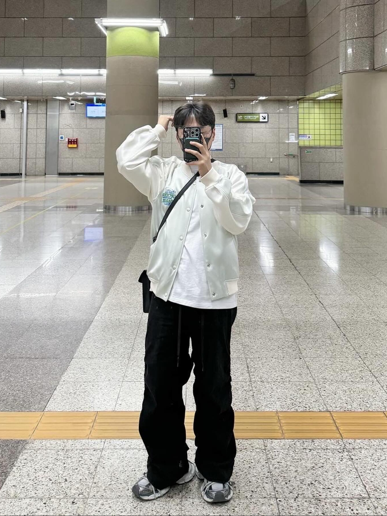 Wooyoungmi Logo Varsity Jacket Mint - 24SS, Balenciaga 3XL Sneakers Grey White Red 착용 스타일 - 2