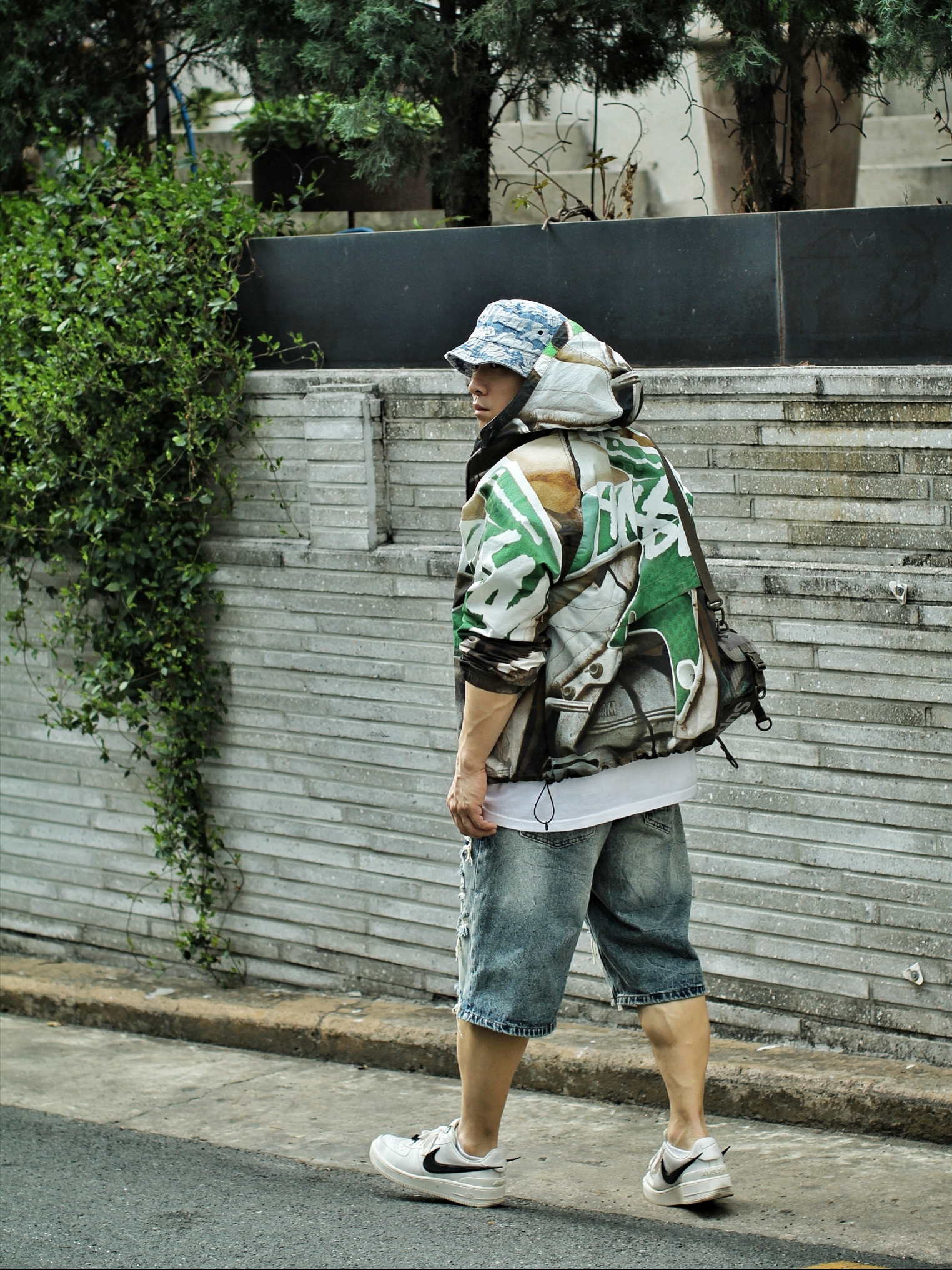 Supreme Fat Tip Jacquard Denim Crusher Blue - 22SS, Stussy Basic Stussy T-Shirt White 2024, 2025 착용 스타일 - 3