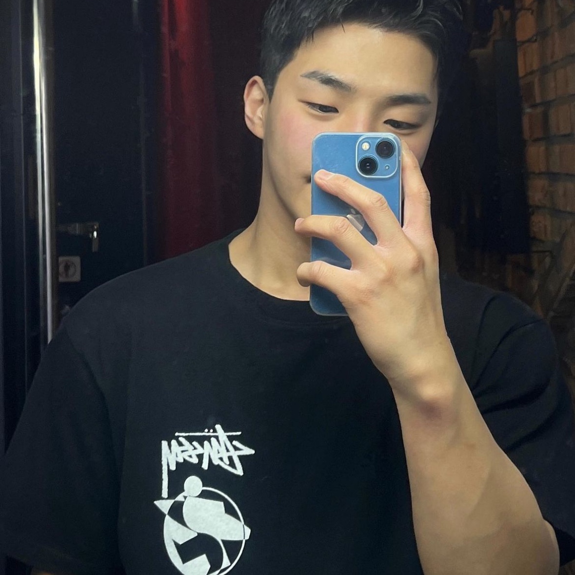 Stussy x Our Legacy Surfman Pigment Dyed T-Shirt Black 착용 스타일