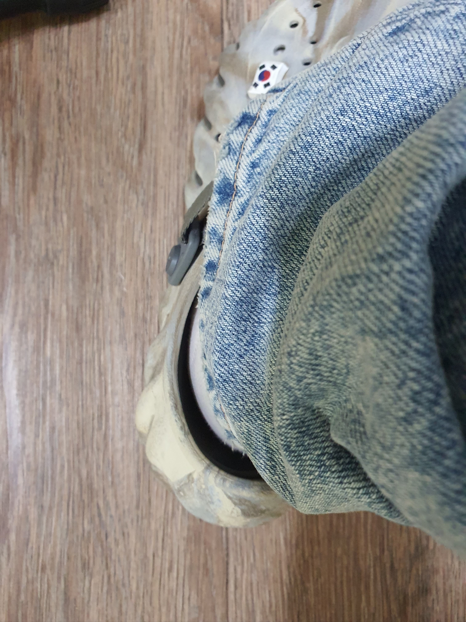 Crocs Echo Marbled Clog Bone Multi 착용 스타일 - 3