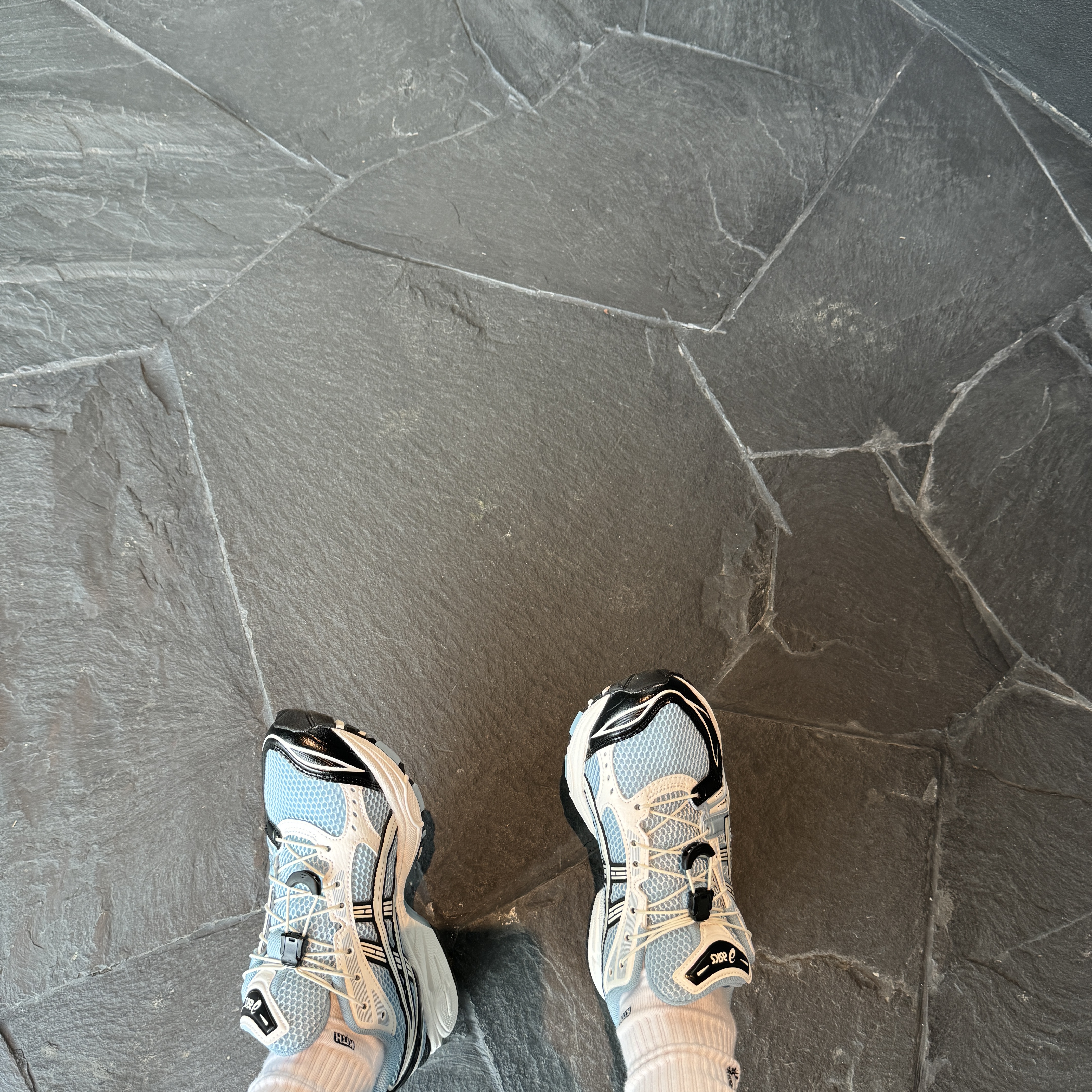 Asics Unlimited Gel-Kayano 14 Mist Cream 착용 스타일 - 2