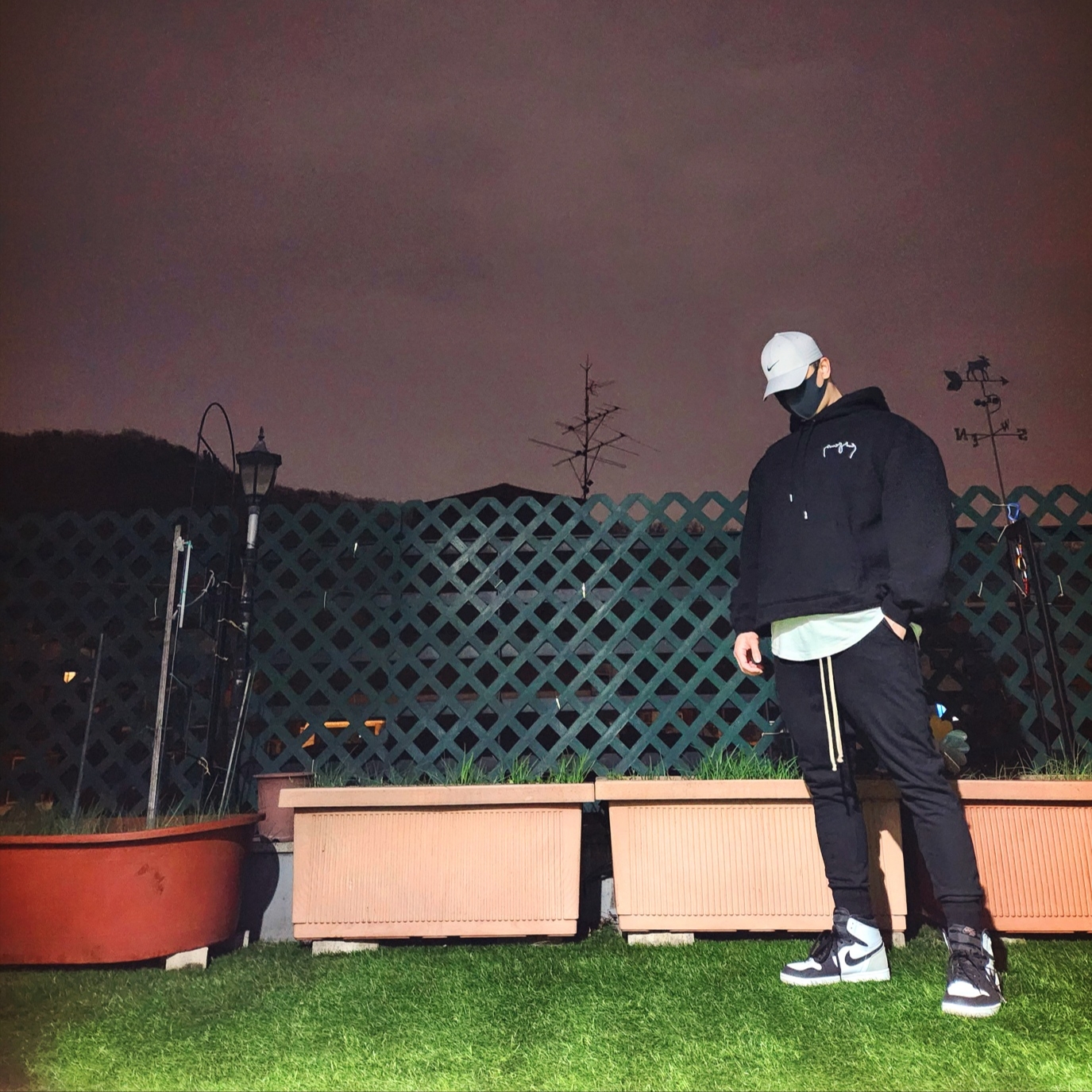 Nike Dri-Fit Legacy 91 Golf Cap Smoke Grey, Jordan 1 Retro High OG Bleached Coral 착용 스타일 - 1