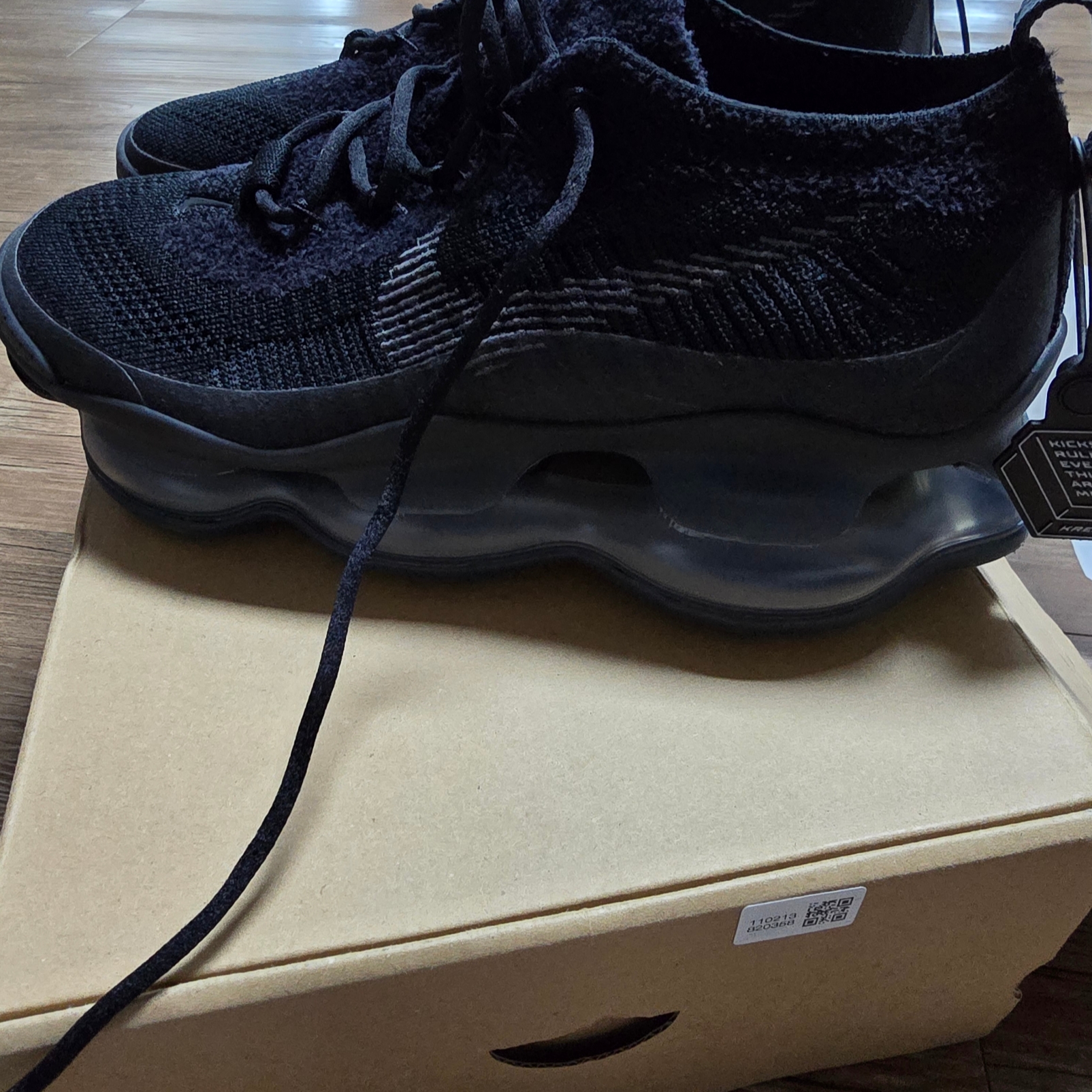 (W) Nike Air Max Scorpion Flyknit Black Anthracite 착용 스타일 - 1
