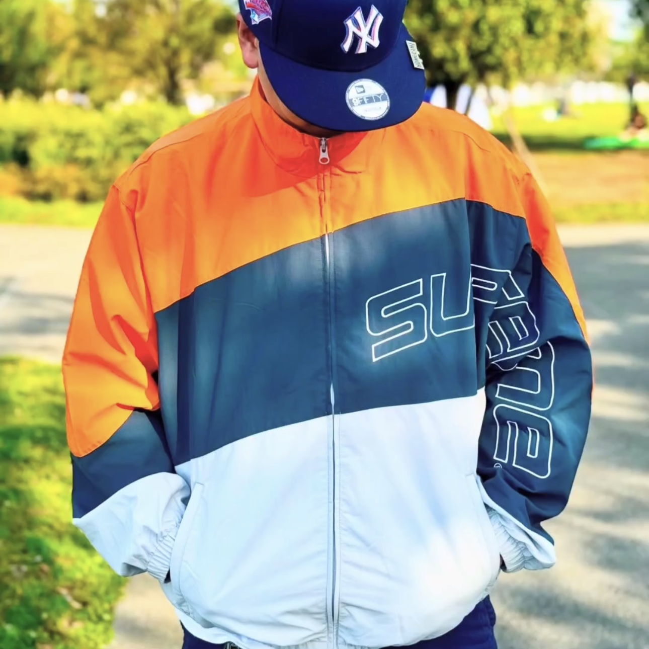 Supreme Curve Track Jacket Grey - 24SS, Supreme x Nike NBA Headband Red - 19SS 착용 스타일 - 1
