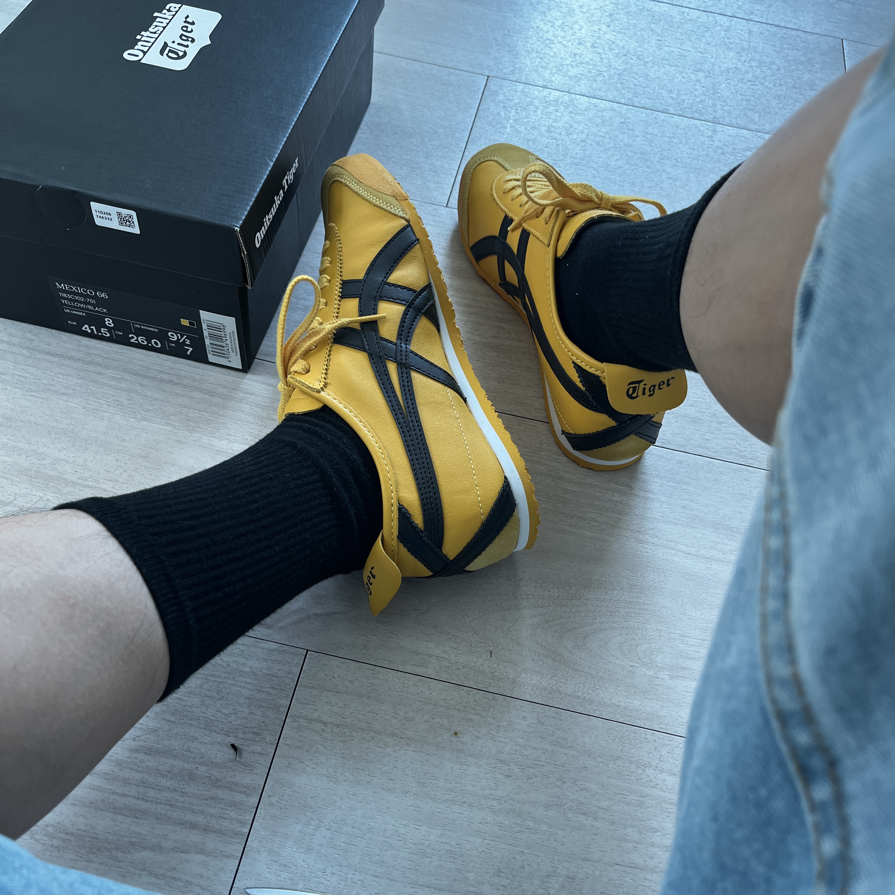Onitsuka Tiger Mexico 66 Yellow Black 착용 스타일 - 3