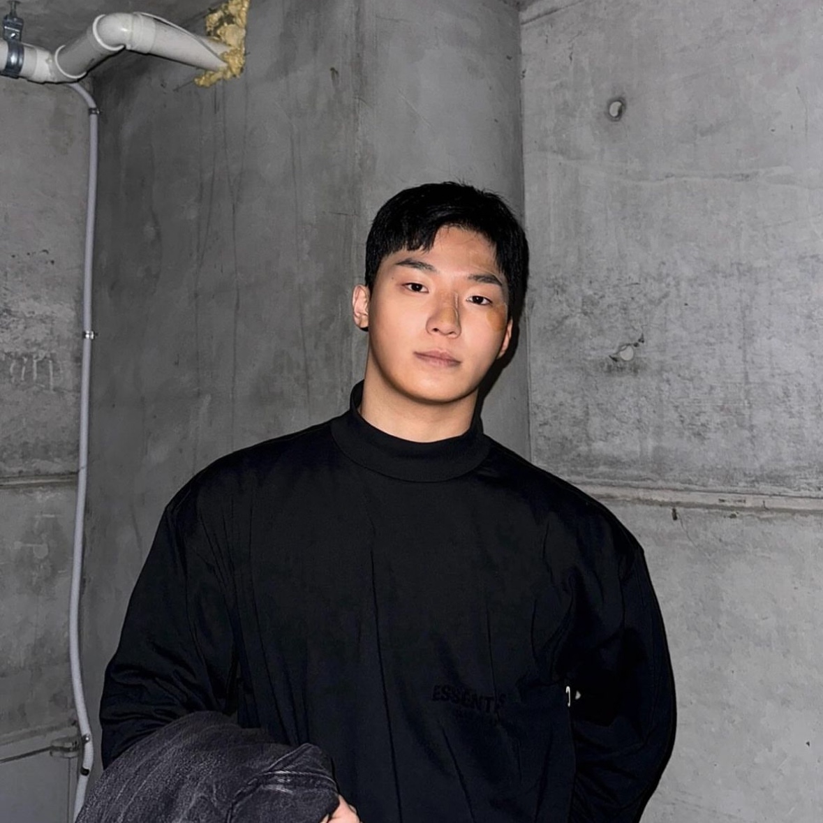 Essentials The Core Collection Long Sleeve T-Shirt Stretch Limo 착용 스타일