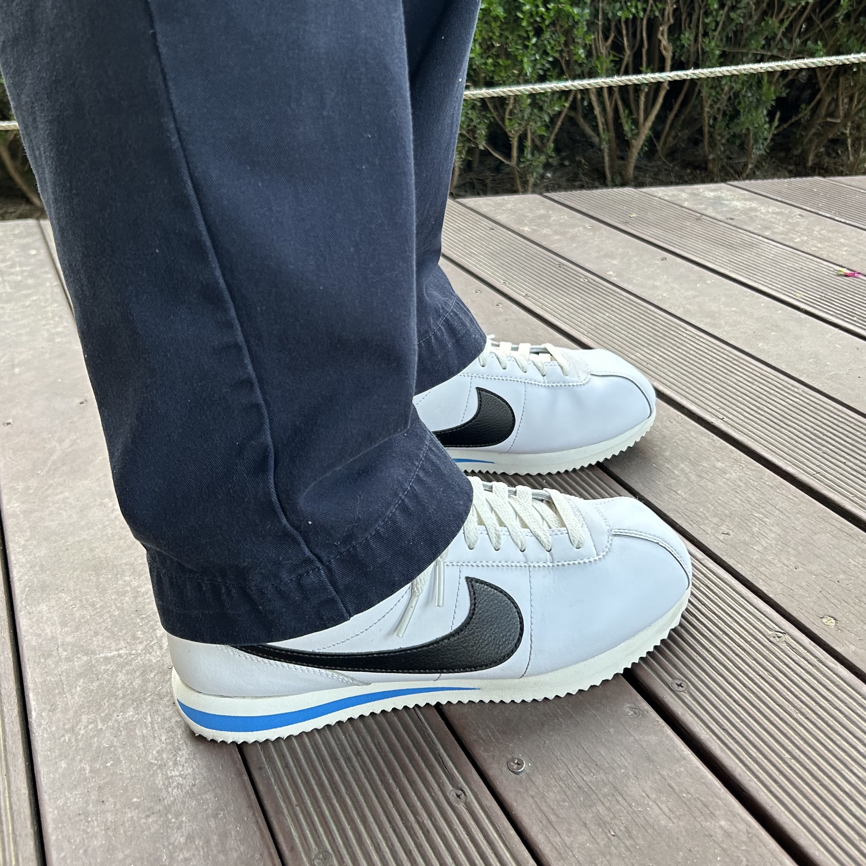 Nike Cortez White and Black 착용 스타일