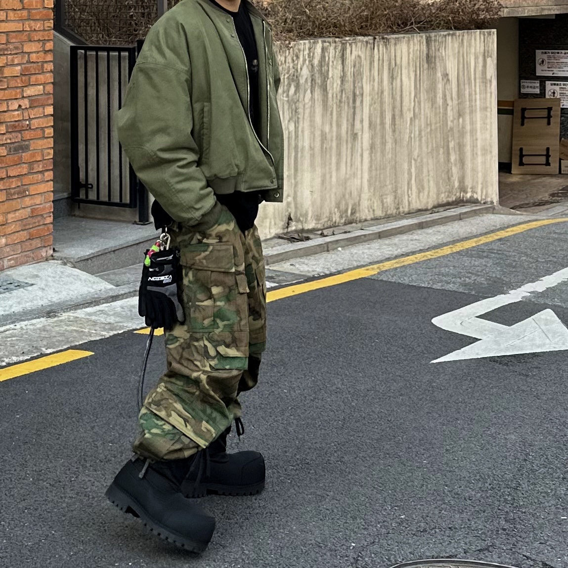 Farfromwhat Far Camo Cargo Pants Green, Balenciaga Skiwear Alaska Nylon Low Boot Black 착용 스타일 - 2