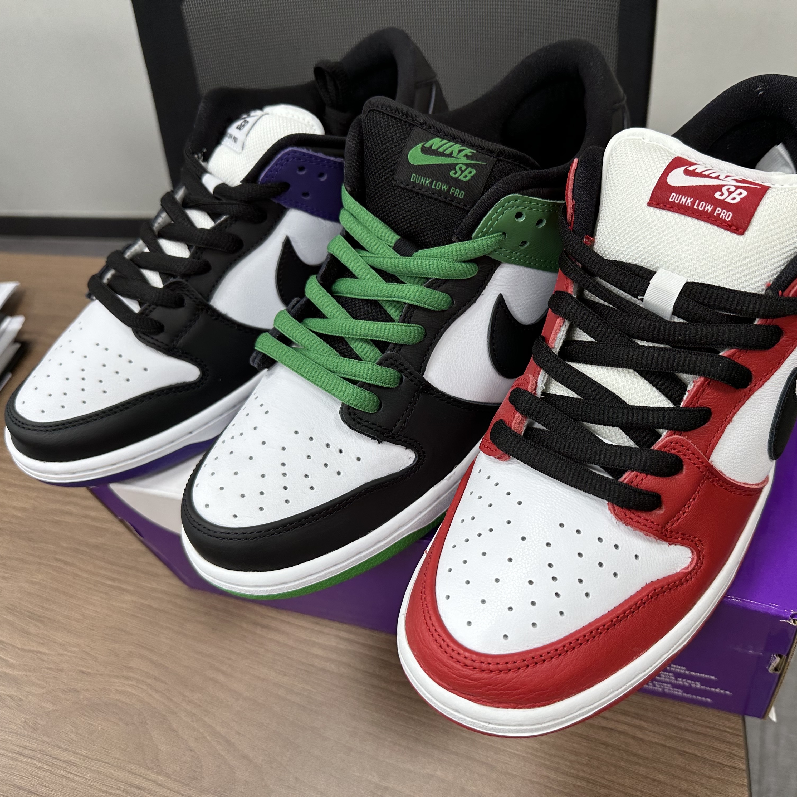 Nike SB Dunk Low Pro Court Purple, Nike SB Dunk Low Pro Black and Classic Green 착용 스타일