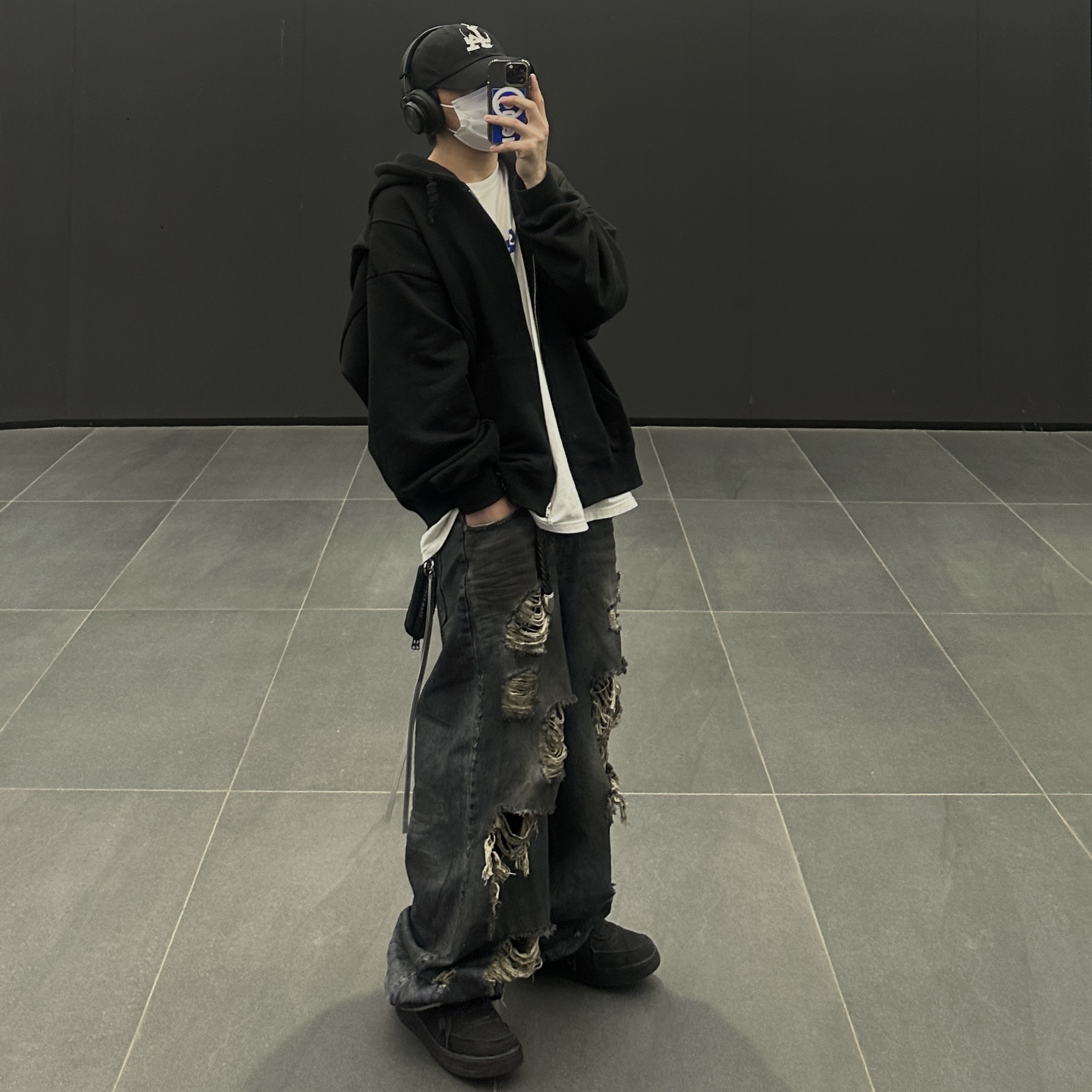 Human Made Military Card Case Black, Nike x Stussy Air Force 1 Low Triple Black 착용 스타일 - 2