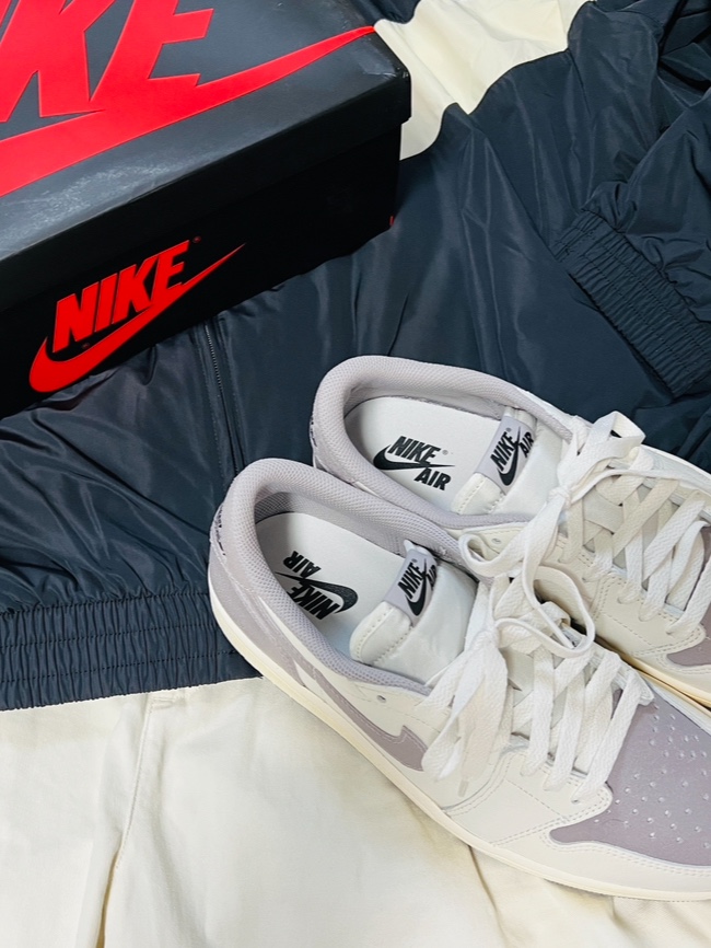 Jordan 1 Retro Low OG Atmosphere Grey 착용 스타일 - 2