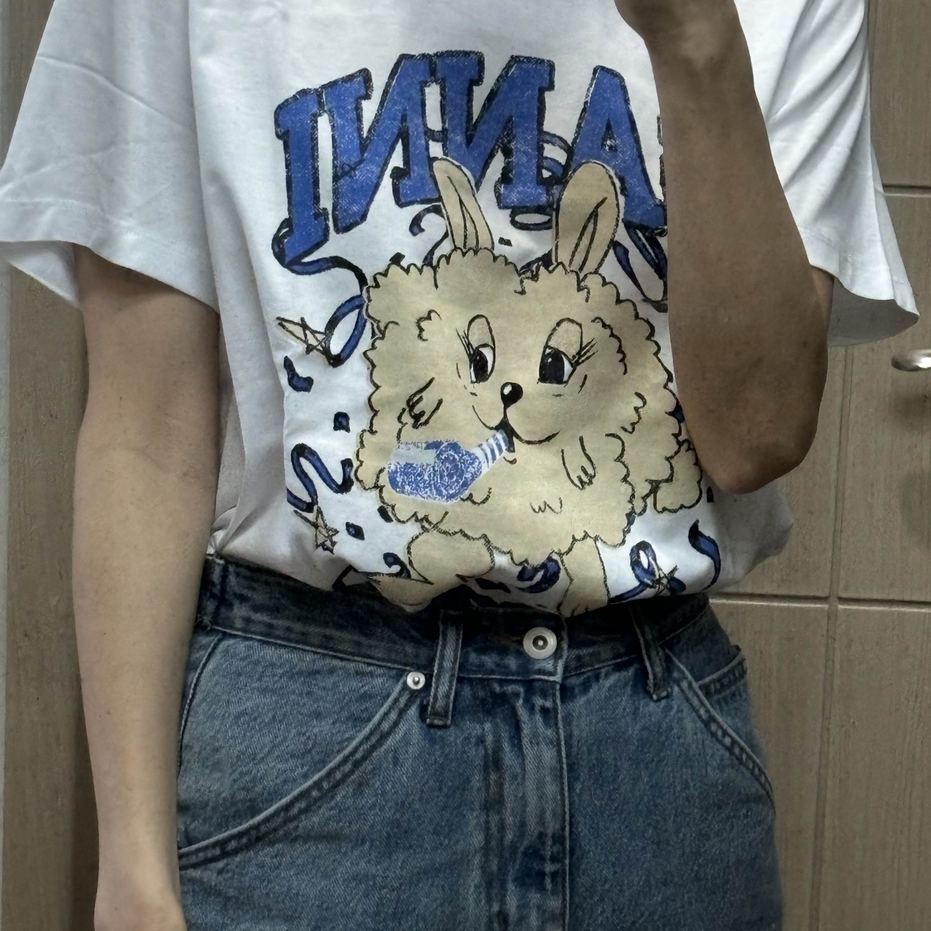 (W) Ganni Relaxed Fun Bunny T-Shirt Bright White 착용 스타일
