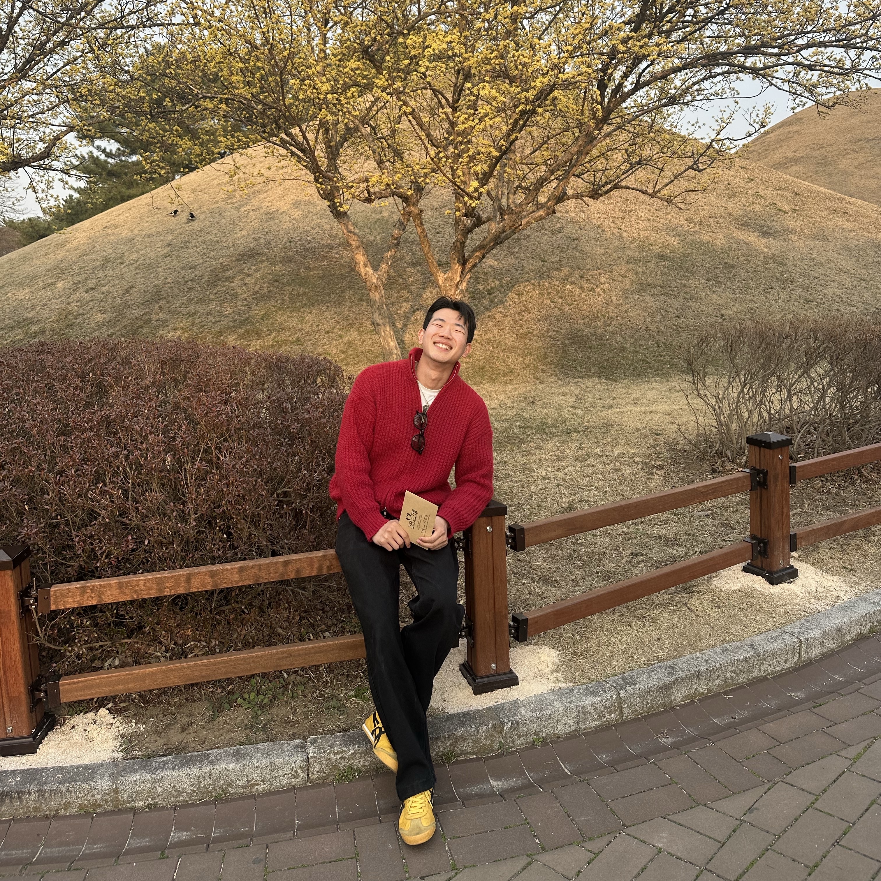 Onitsuka Tiger Mexico 66 Yellow Black 착용 스타일 - 1