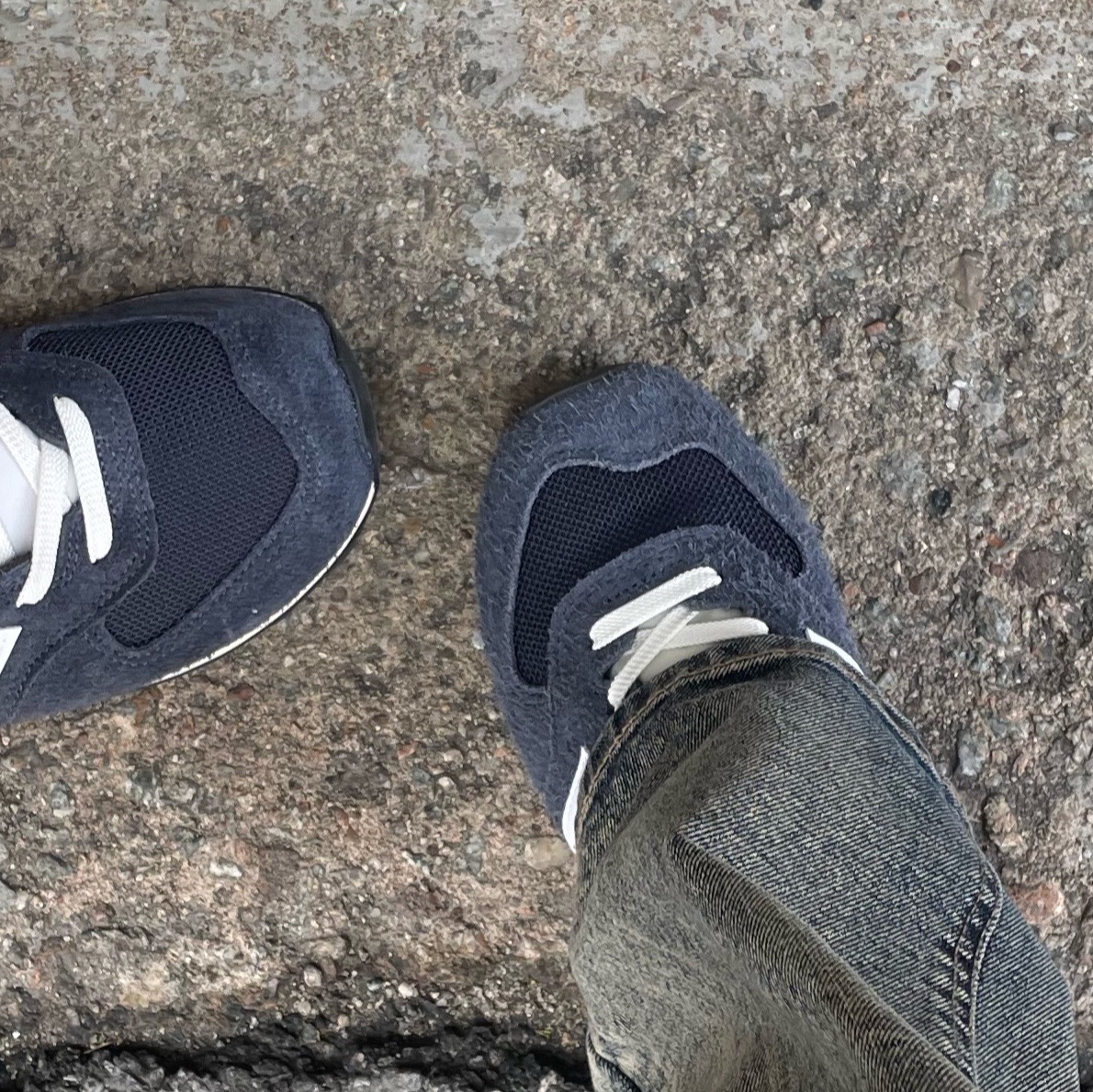 New Balance 574 Heritage Navy 착용 스타일 - 2