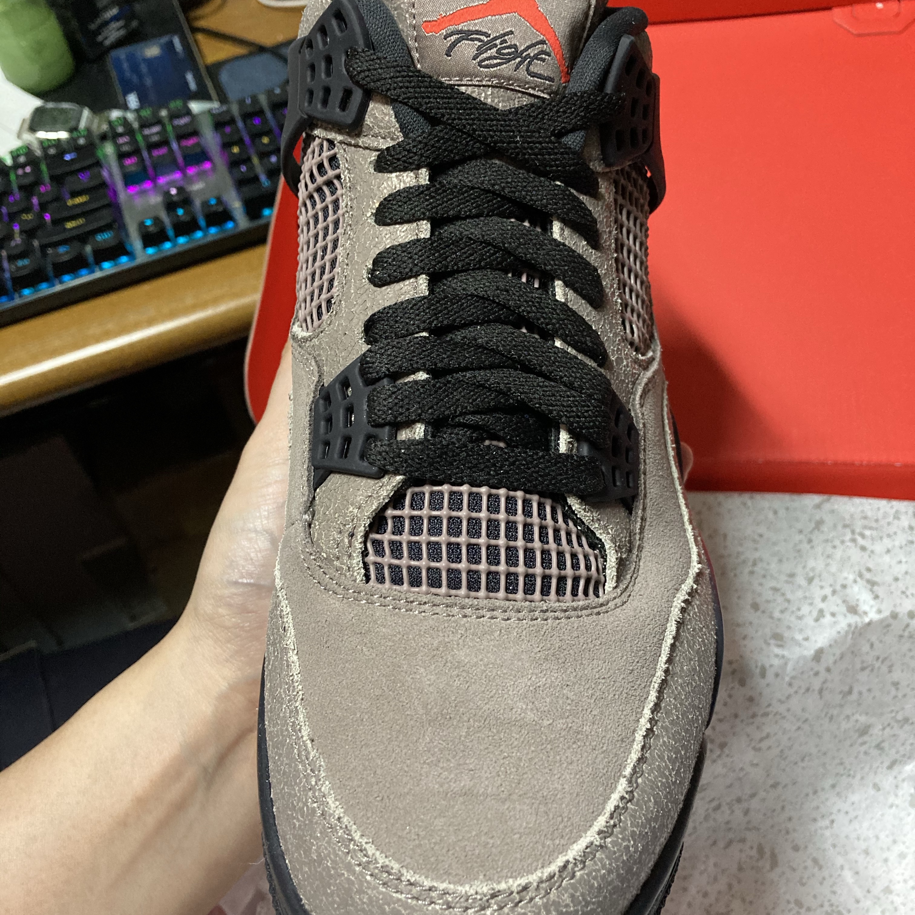 Jordan 4 Retro Taupe Haze 착용 스타일
