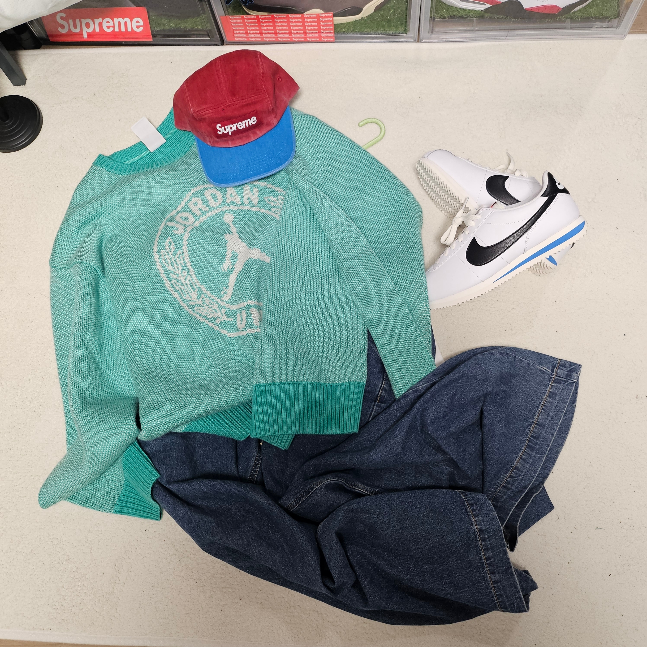 Supreme Pigment 2-Tone Camp Cap Red - 24SS, Jordan x Union Sweater Kinetic Green - Asia 착용 스타일