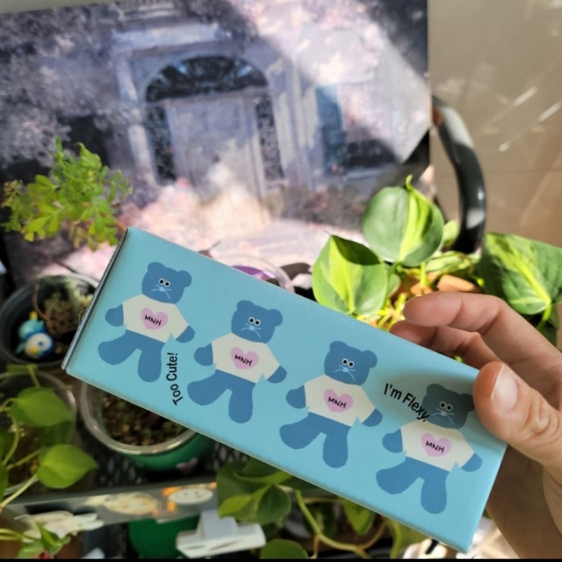 Monamhee x STU Coco Brown, Monamhee Love Flexy Keyring Blue 착용 스타일 - 4