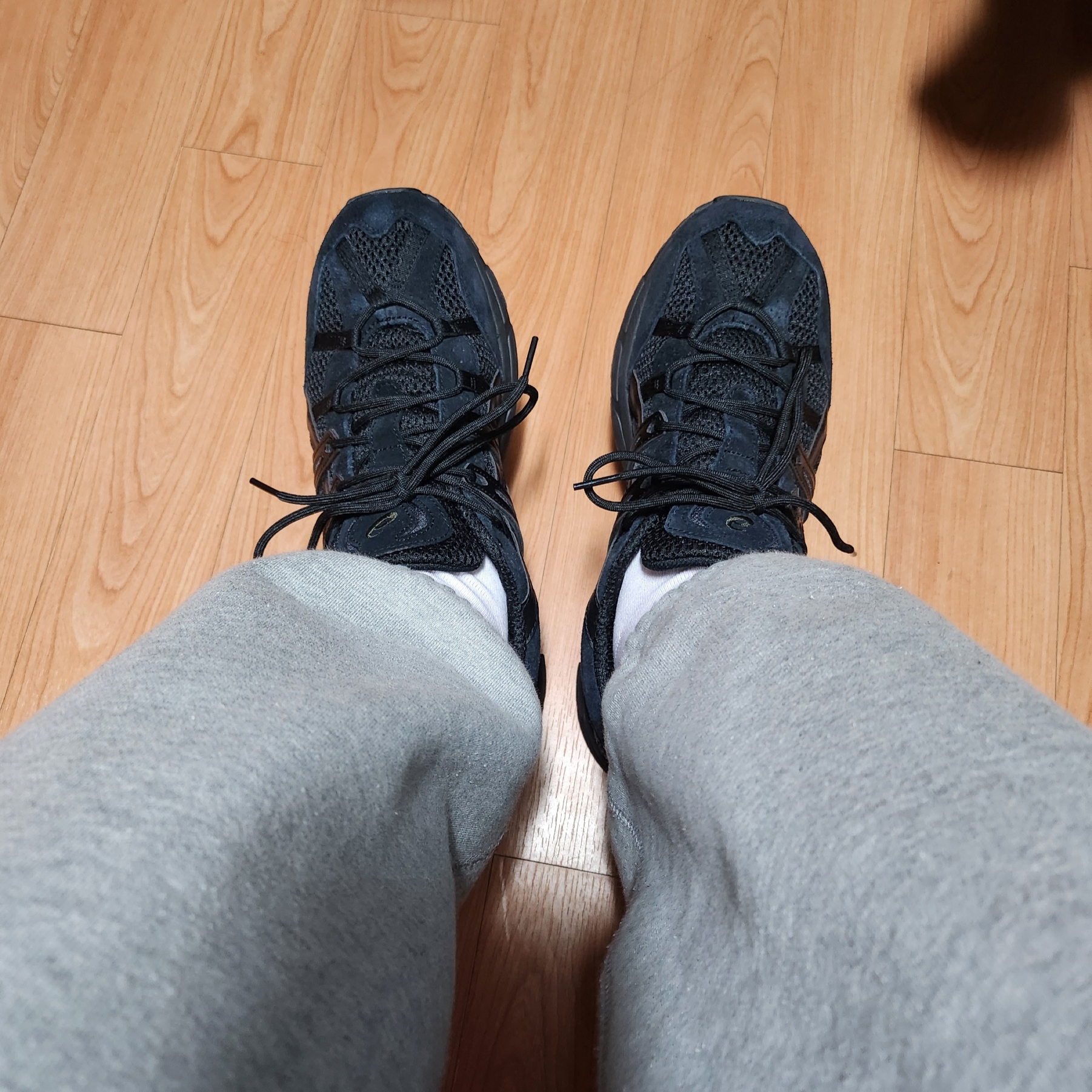 Asics Gel-Sonoma 15-50 Black, Nike x Stussy NRG RA Fleece Pants Dark Grey Heather (DJ9490-063) 착용 스타일 - 6