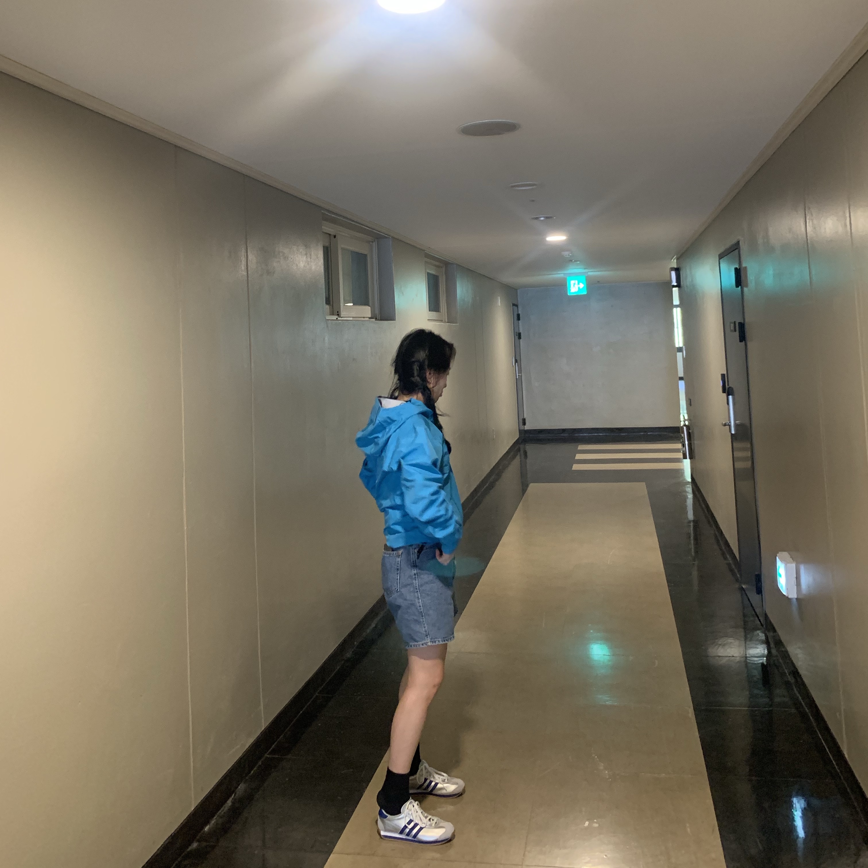 Arc'teryx Beta LT Jacket Blue Tetra, Adidas Country OG Matte Silver Bright Blue 착용 스타일 - 3