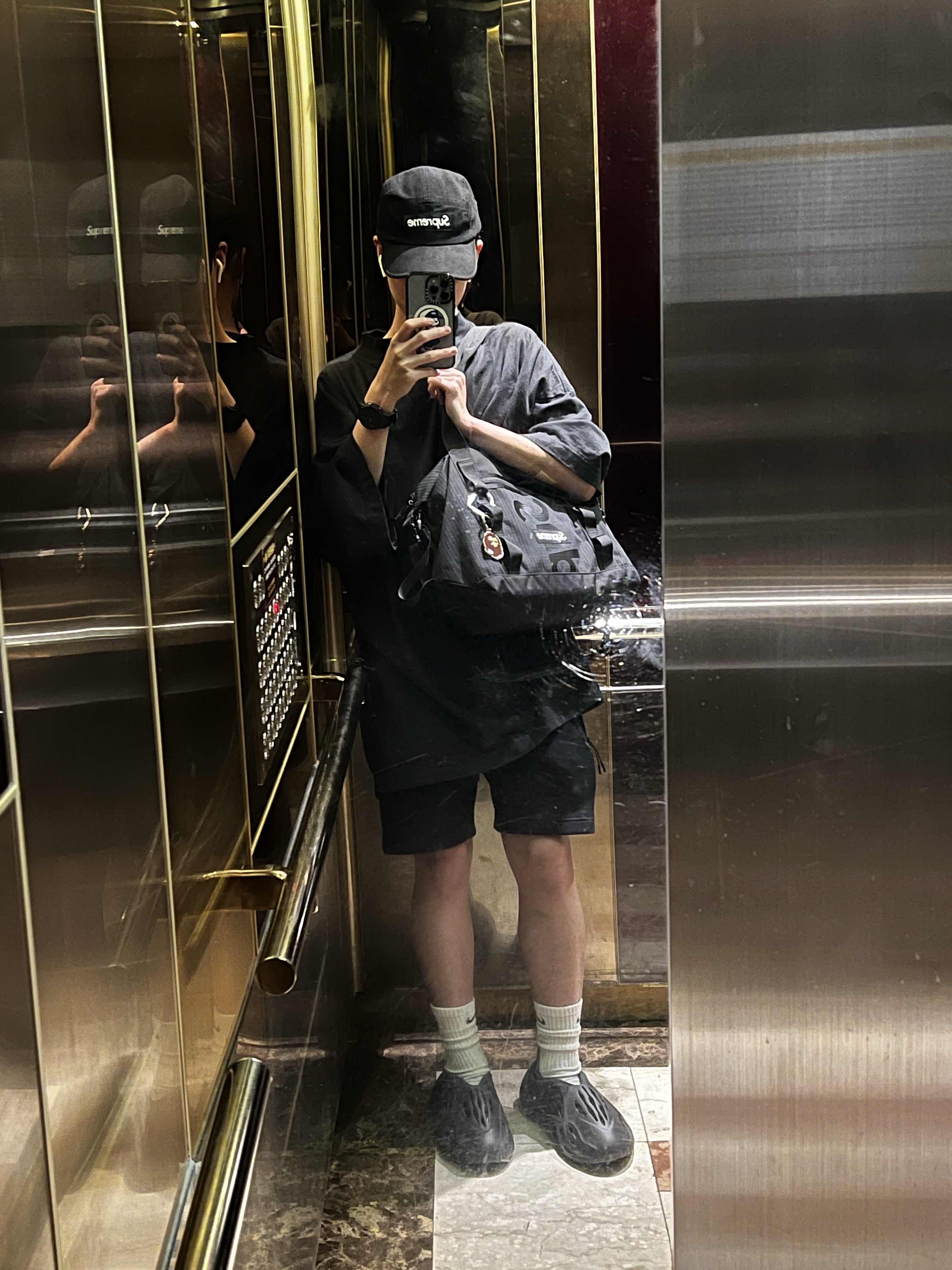 Adidas Yeezy Foam RNNR Onyx, Supreme Washed Canvas Camp Cap Black - 24SS 착용 스타일