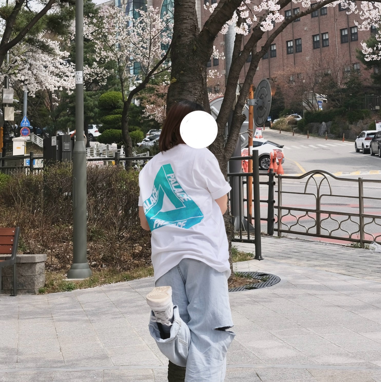 Palace Reacto Tri-Ferg T-Shirt White - 23SS 착용 스타일 - 1
