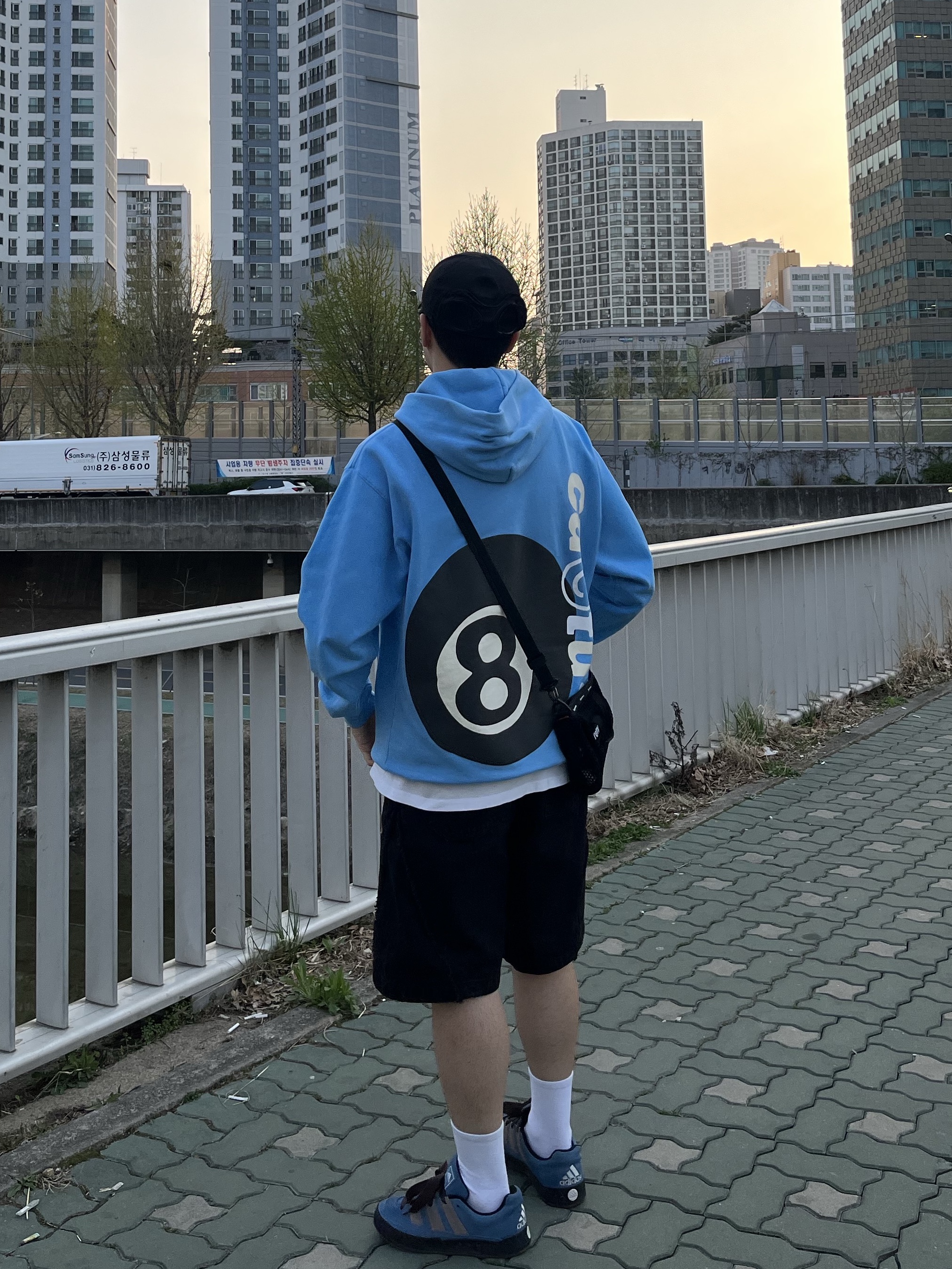 Adidas Adimatic Phantone, Stussy x Cactus Plant Flea Market 8 Ball Pigment Dyed Hoodie Blue 착용 스타일
