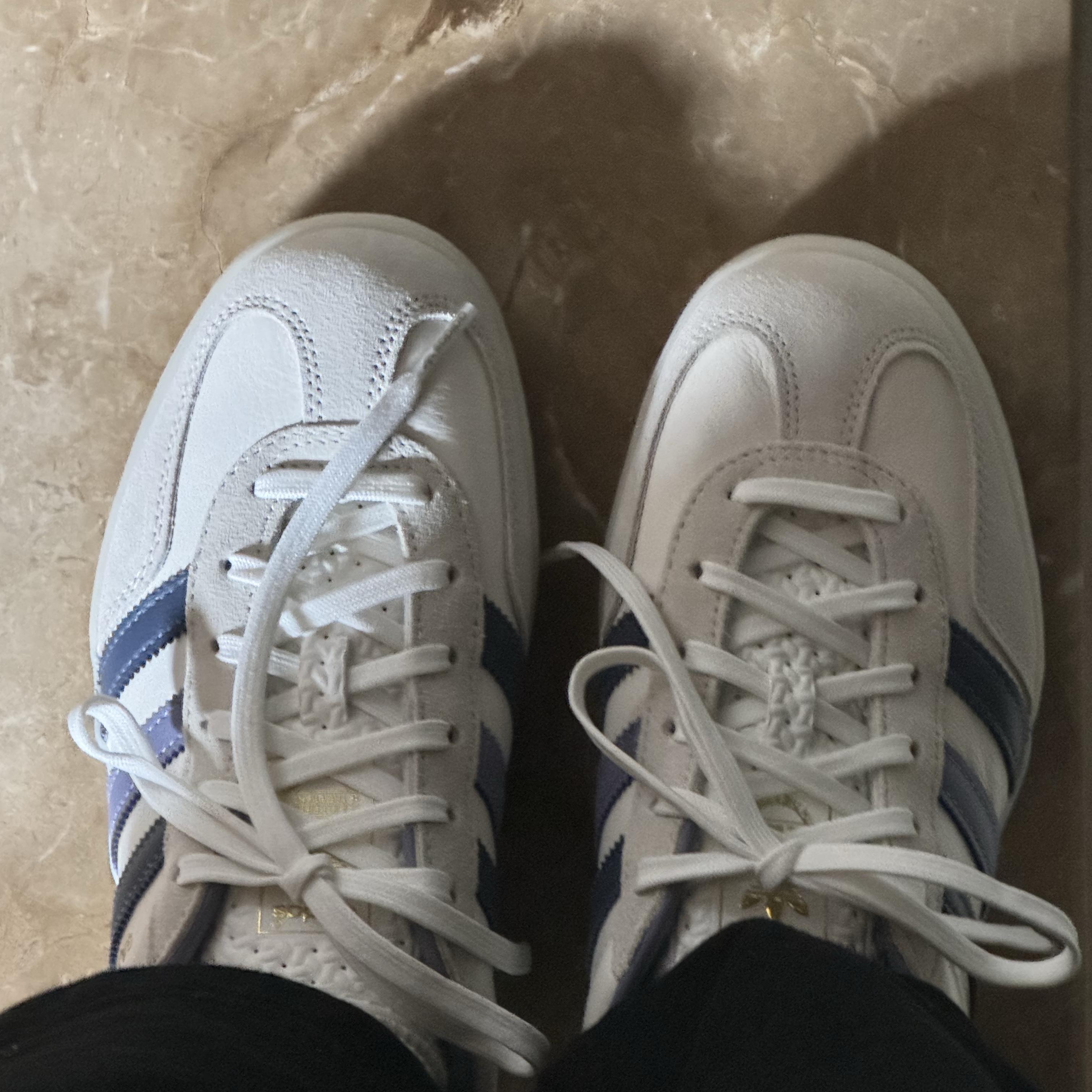 Adidas Gazelle Indoor Core White Preloved Ink 착용 스타일 - 2