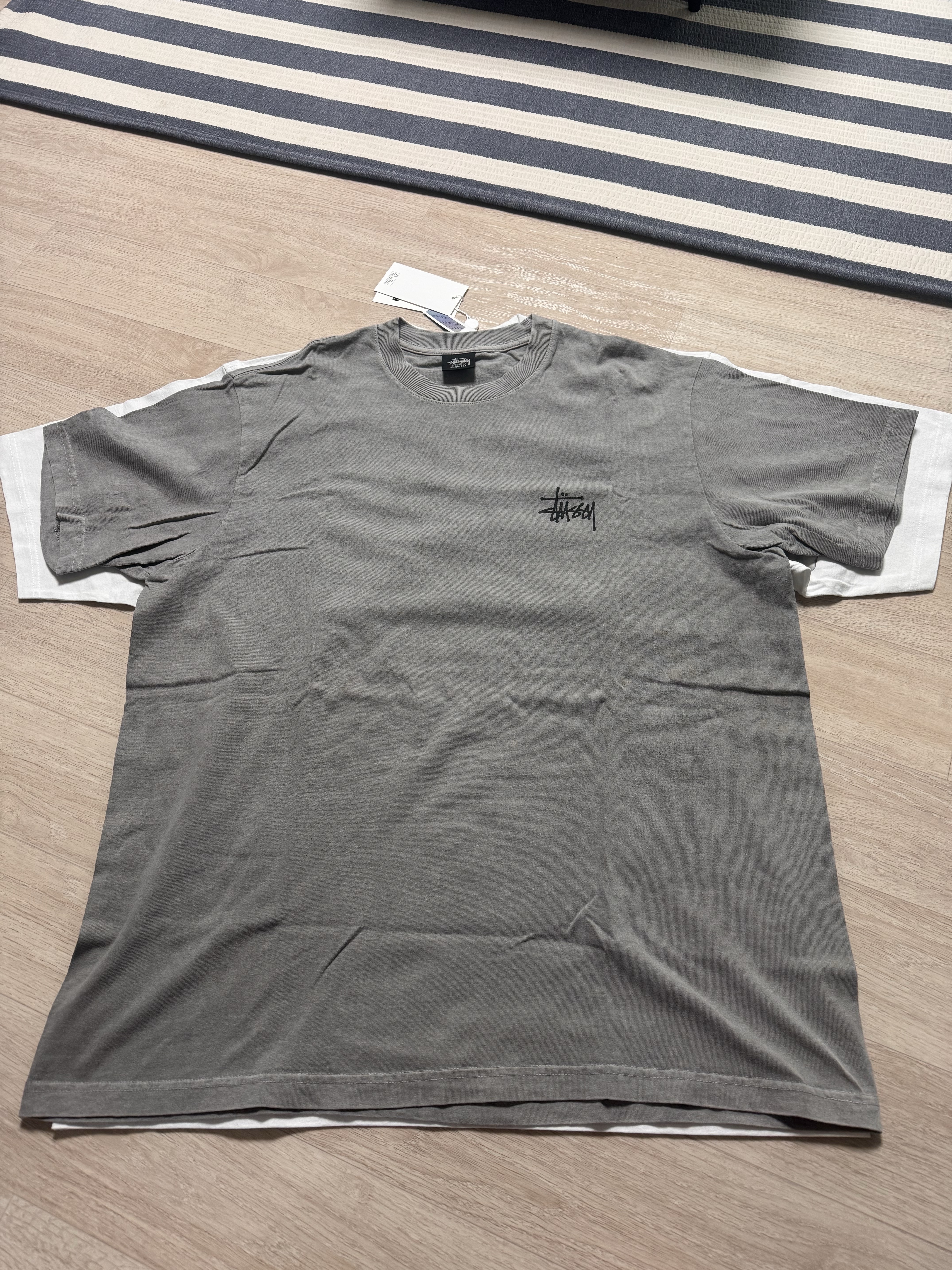 Supreme Play Dead T-Shirt White - 22FW, Supreme x MM6 Maison Margiela Box Logo T-Shirt White - 24SS 착용 스타일 - 4
