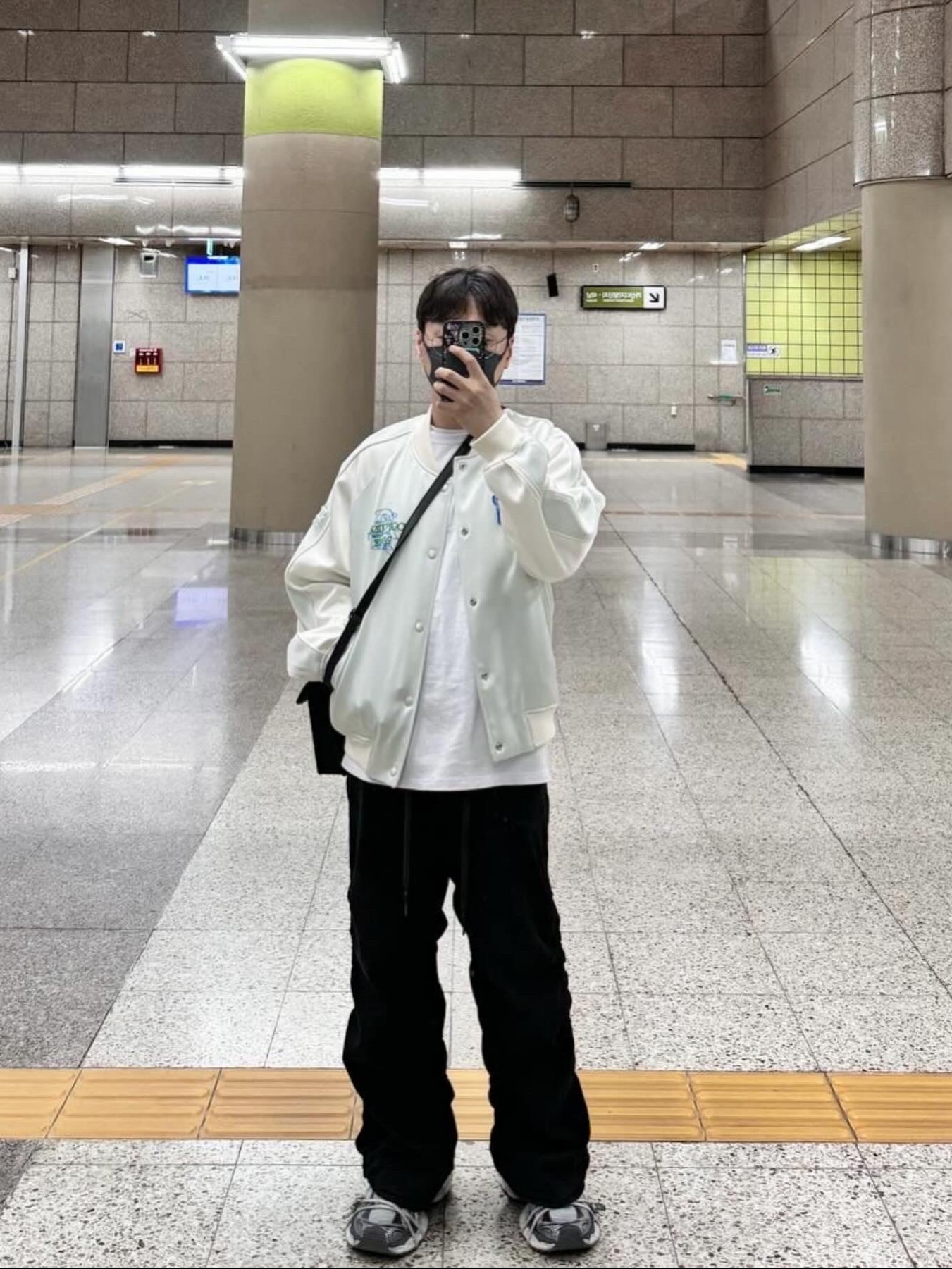 Wooyoungmi Logo Varsity Jacket Mint - 24SS, Balenciaga 3XL Sneakers Grey White Red 착용 스타일 - 1