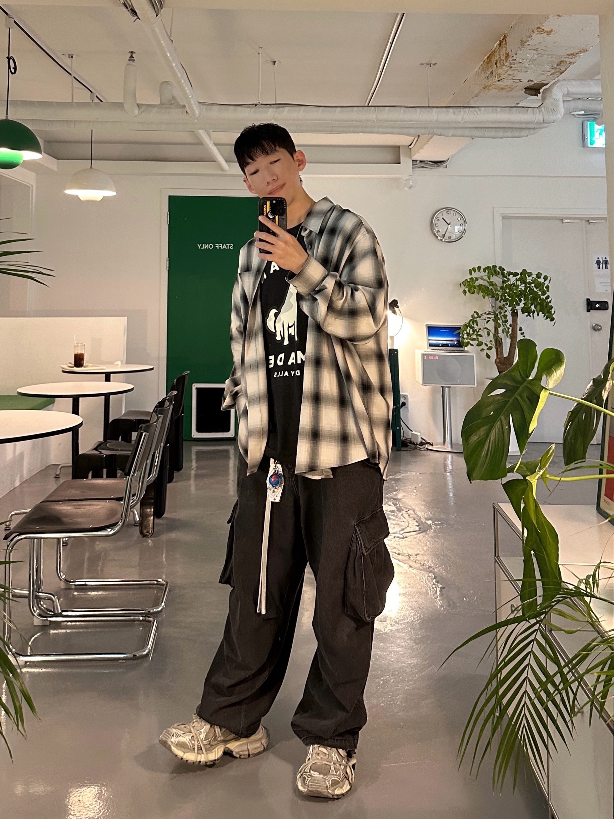 Human Made Worksout 20th Anniversary Jindo Dog Graphic T-Shirt Black, Balenciaga 3XL Sneakers Light Beige 착용 스타일