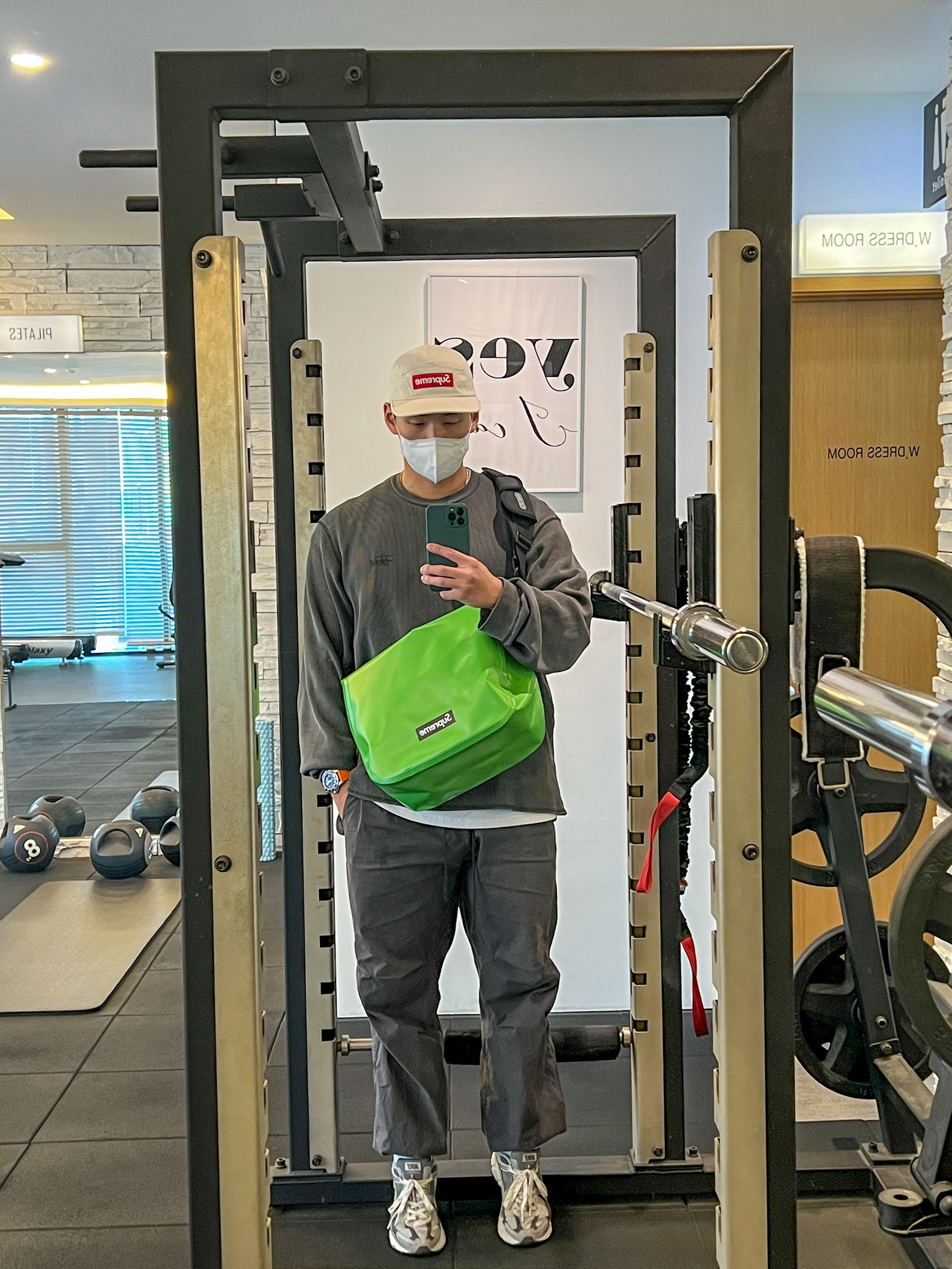 Supreme x Ortlieb Small Messenger Bag Green - 24SS, Supreme Washed Chino Twill Camp Cap Natural - 24SS 착용 스타일