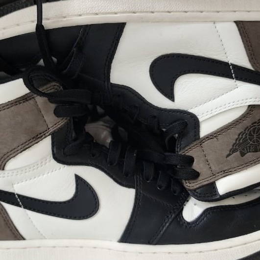 Jordan 1 Retro High OG Black Mocha 착용 스타일