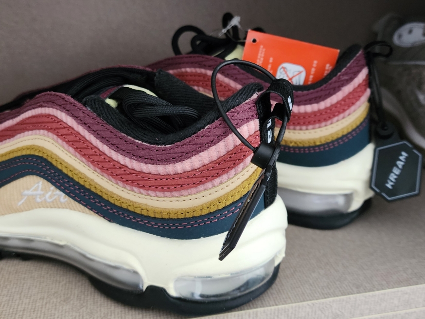 (W) Nike Air Max 97 Deep Jungle Bronzine 착용 스타일