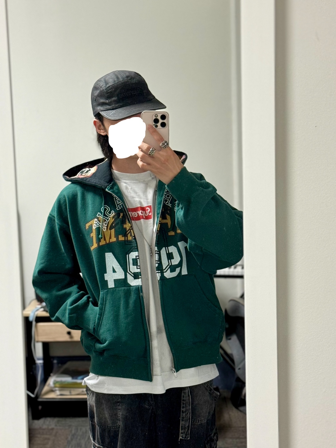 Supreme x MM6 Maison Margiela Zip Up Hooded Sweatshirt Dark Green - 24SS, Supreme x MM6 Maison Margiela Painted Camp Cap Black - 24SS 착용 스타일 - 2