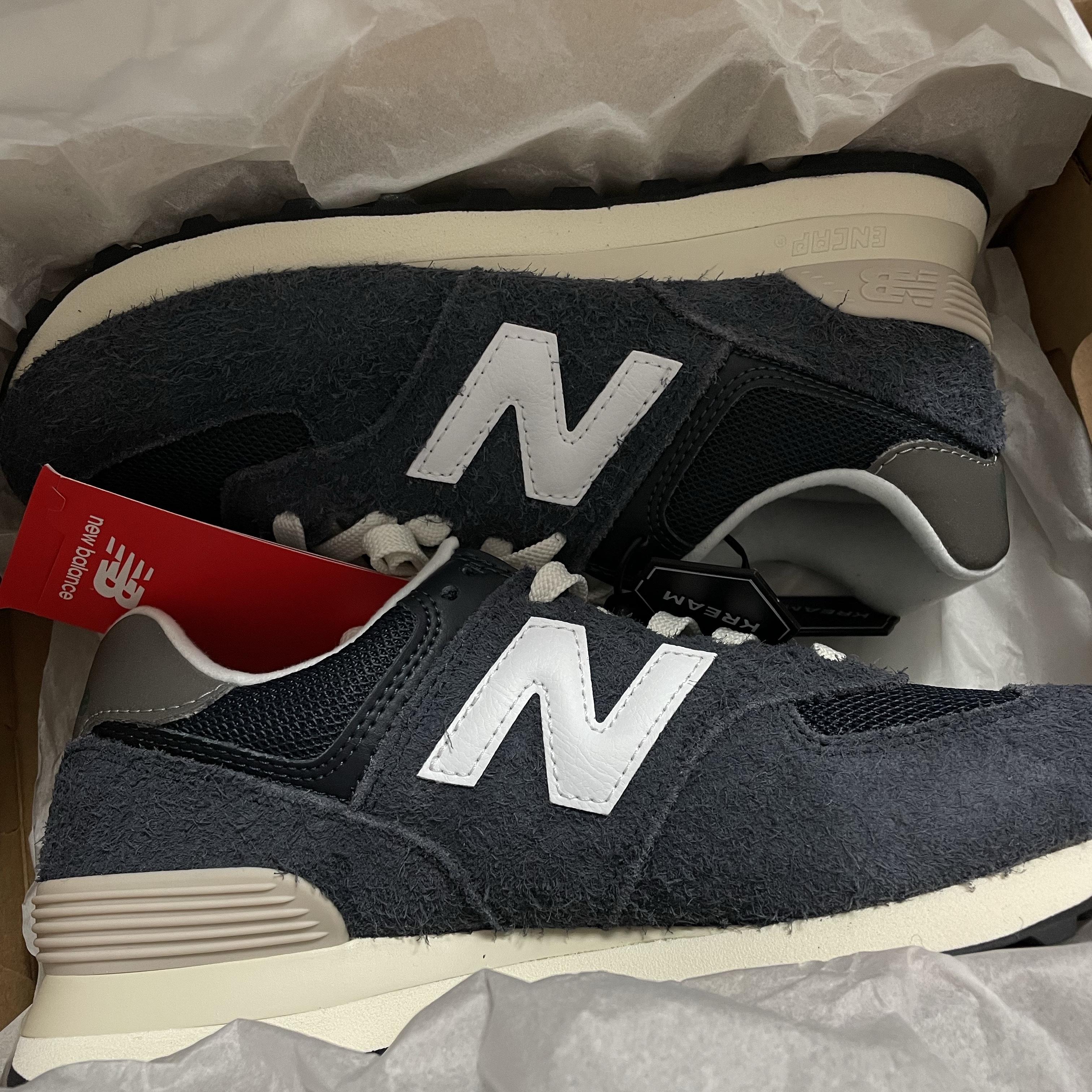 New Balance 574 Heritage Navy 착용 스타일 - 3
