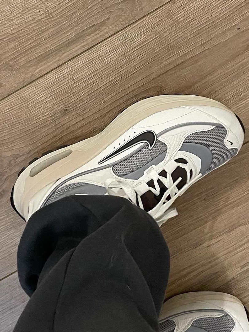 (W) Nike Air Max Bliss Next Nature Wolf Grey, (W) Nike Air Max Bliss Triple White 착용 스타일 - 4