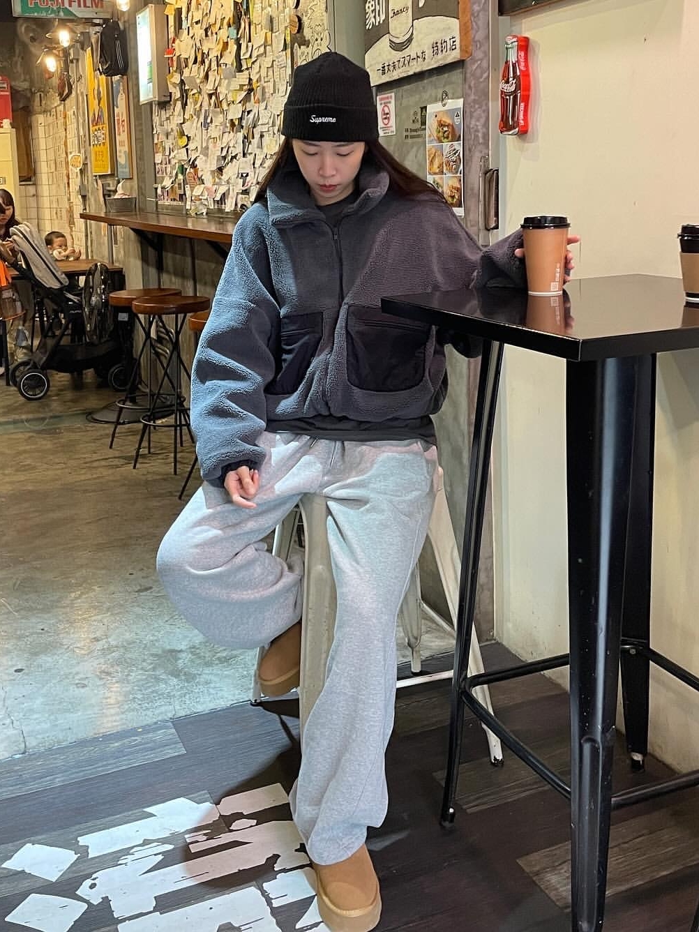 Supreme Loose Gauge Beanie Black, (W) UGG Classic Ultra Mini Boots Chestnut 착용 스타일 - 1