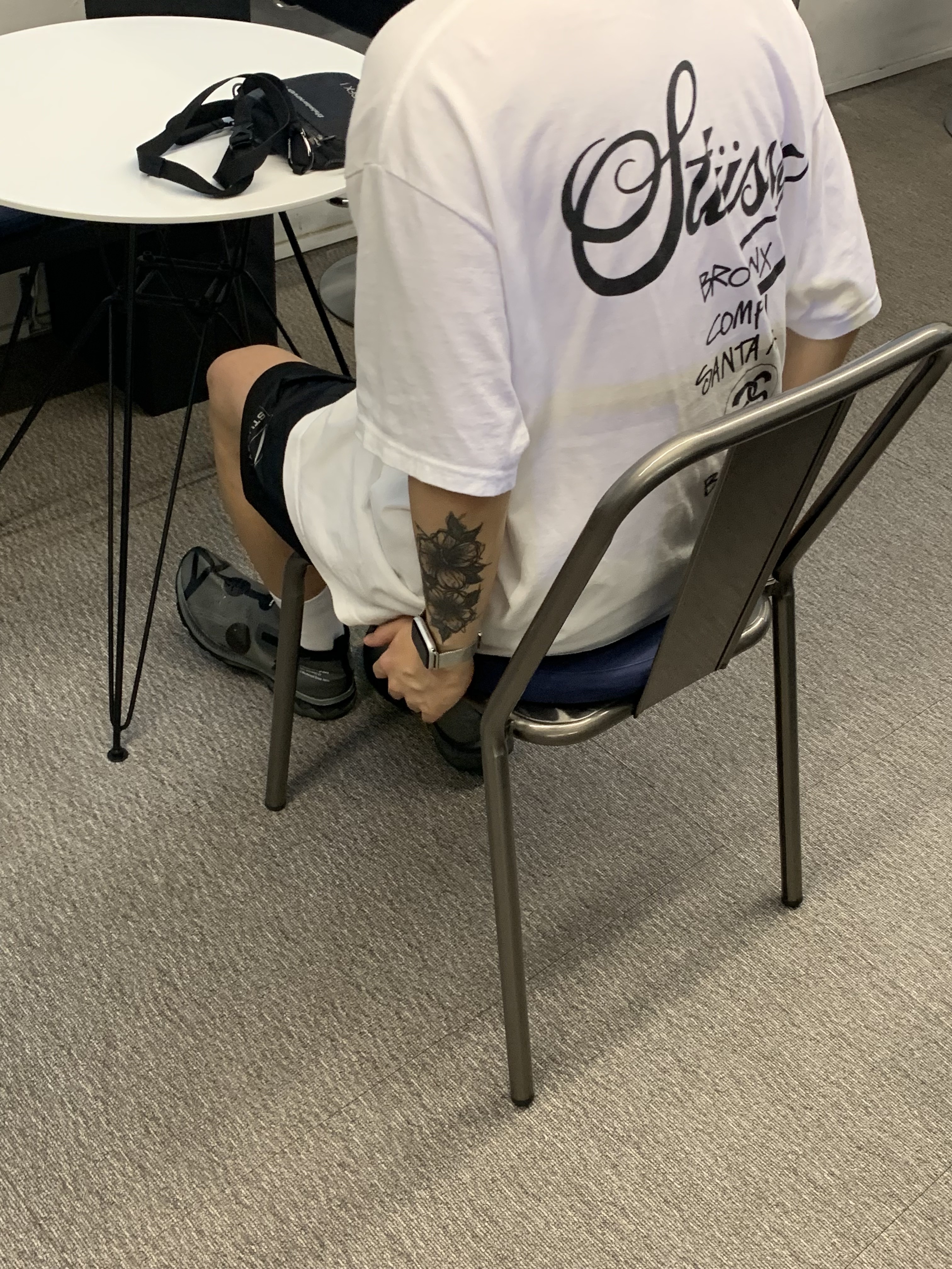 Stussy World Tour T-Shirt White, Asics x Vivienne Westwood Gel-Kayano 27 LTX Black 착용 스타일