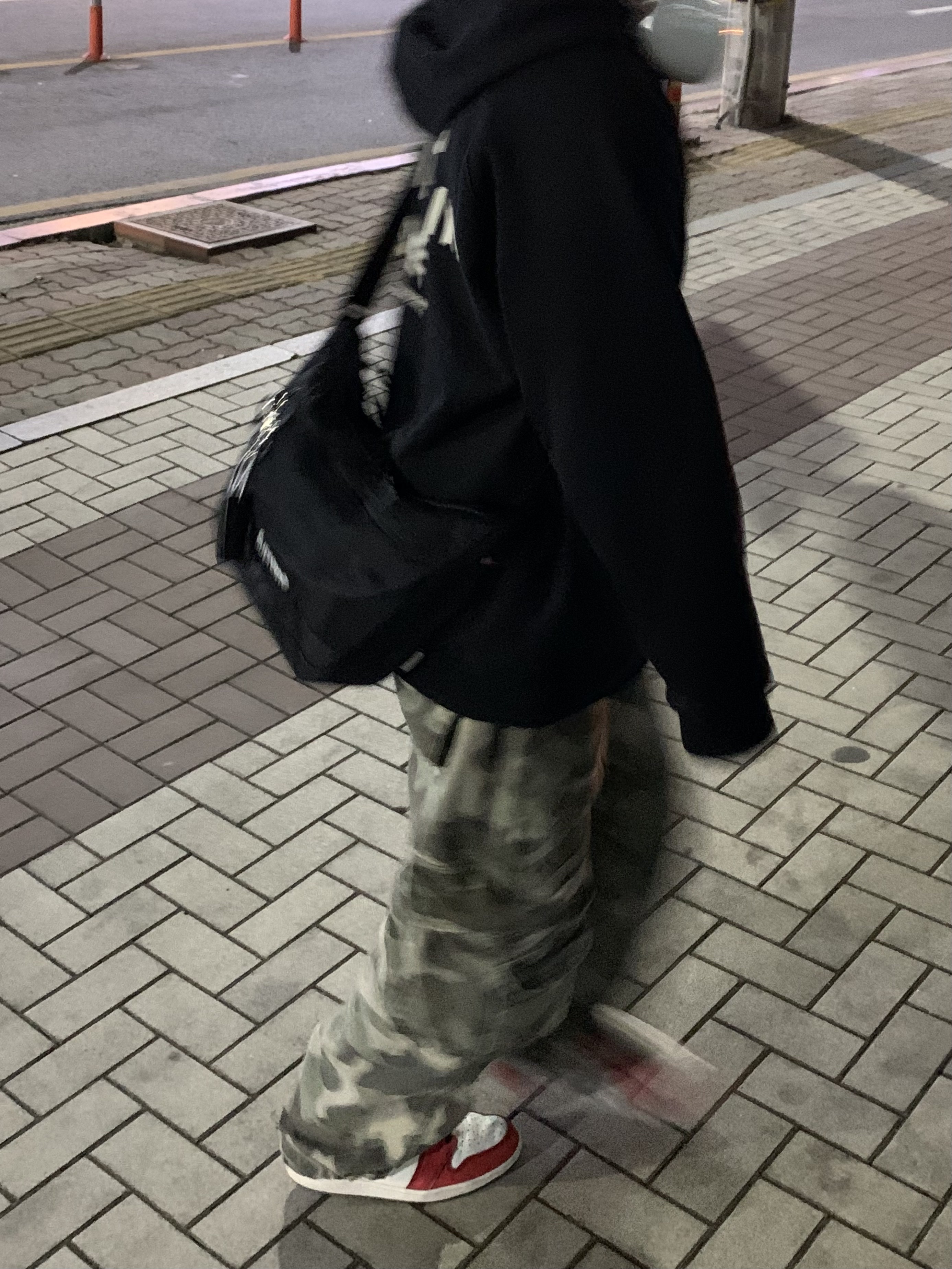 Jordan 1 Retro High OG Defiant SB LA to Chicago, Supreme Small Messenger Bag Black - 22SS 착용 스타일 - 1