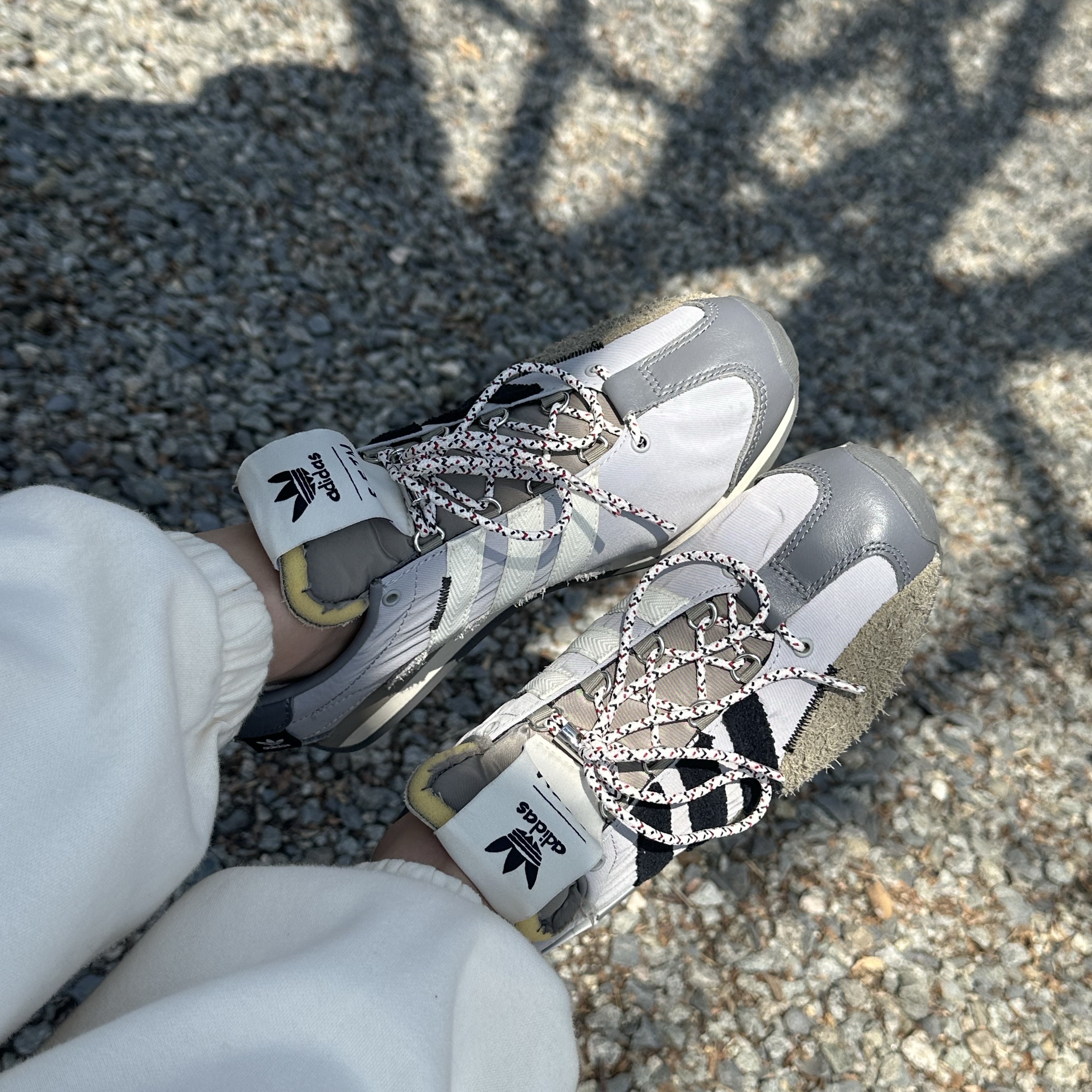 Adidas x Song for the Mute Country OG Core Black Core White, Adidas x Song for the Mute Country OG Grey Two Core Black 착용 스타일 - 3
