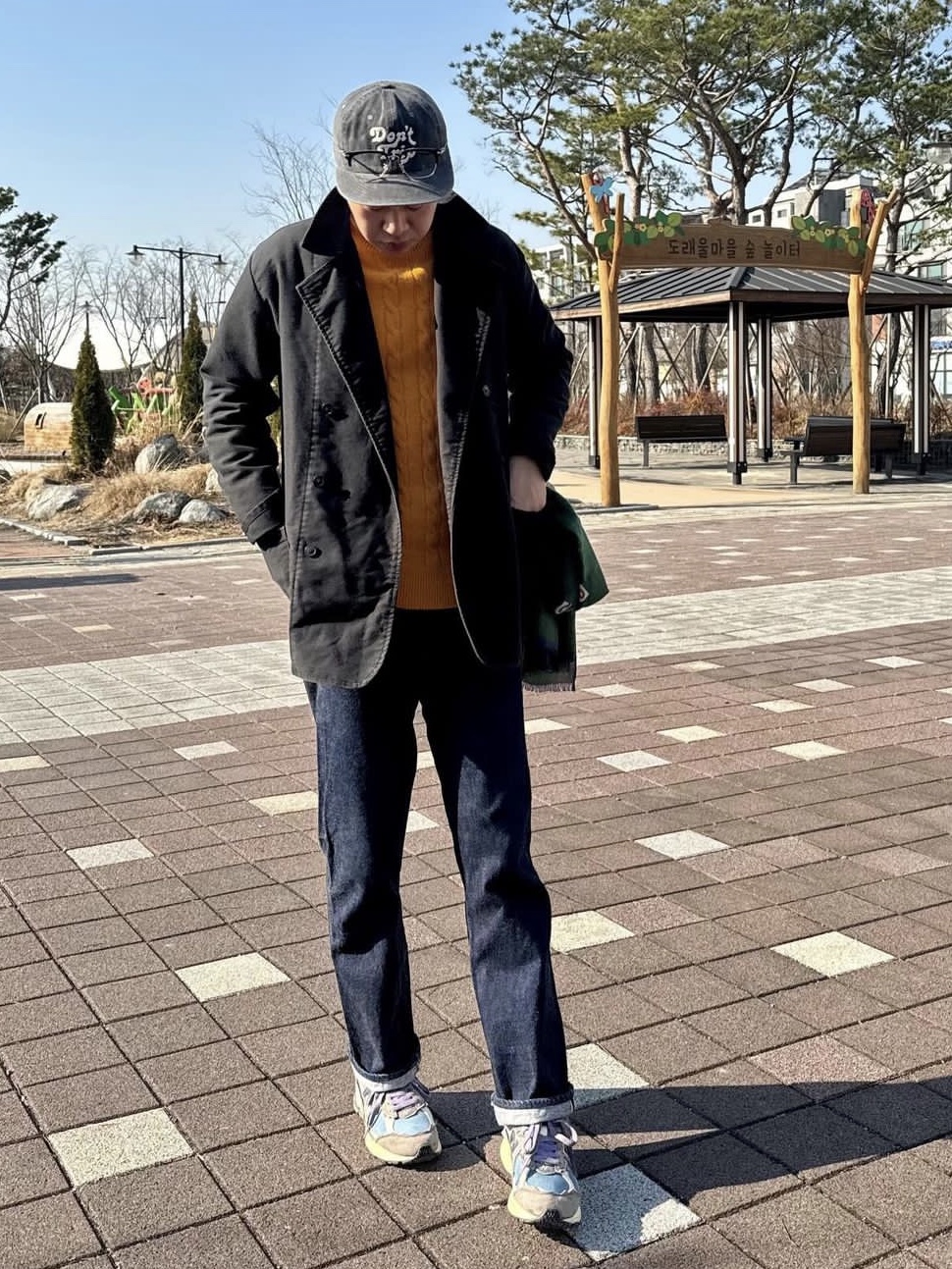 Free & Easy Don't Trip Strapback Hat Charcoal 착용 스타일