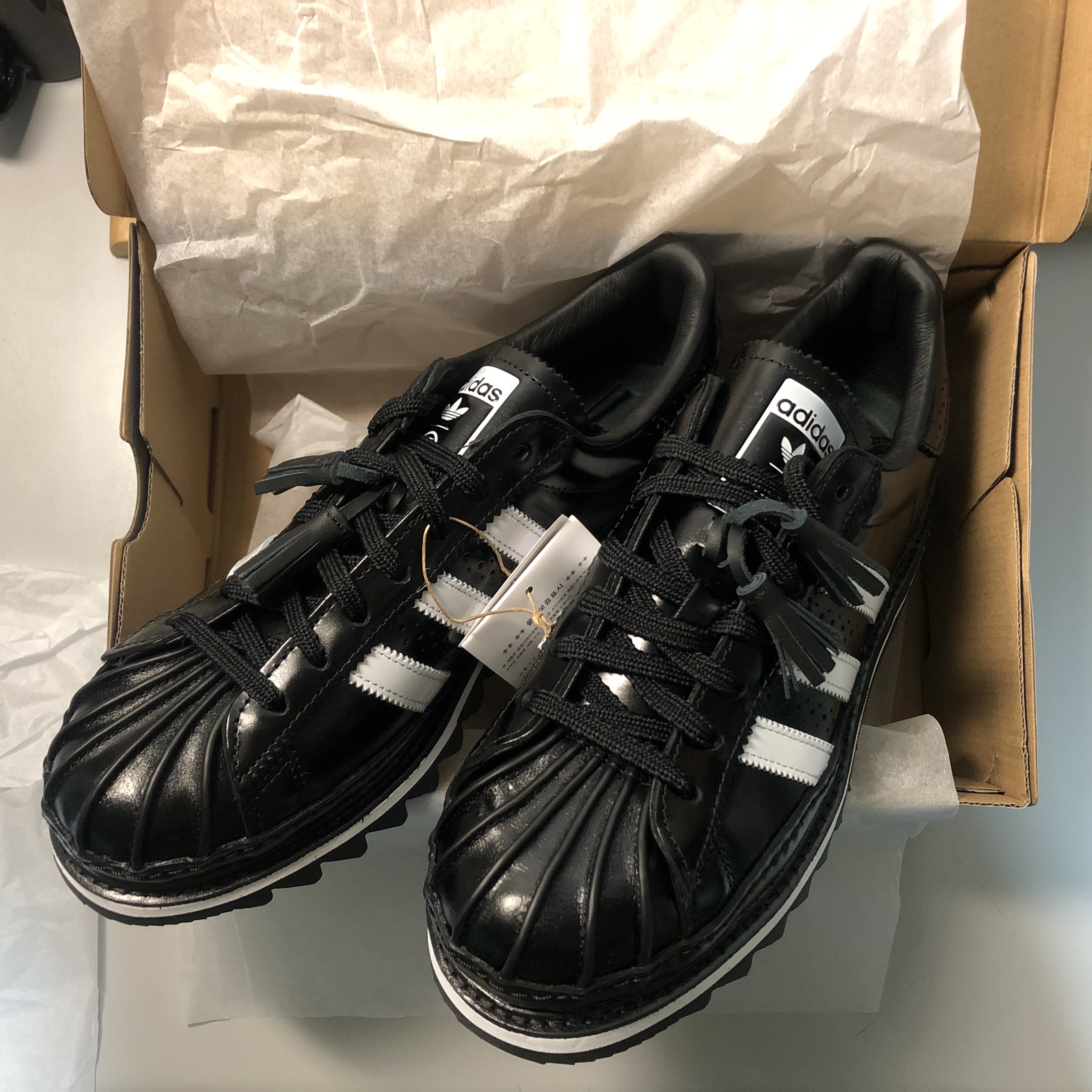 Adidas x Clot Superstar Core Black Cloud White 착용 스타일