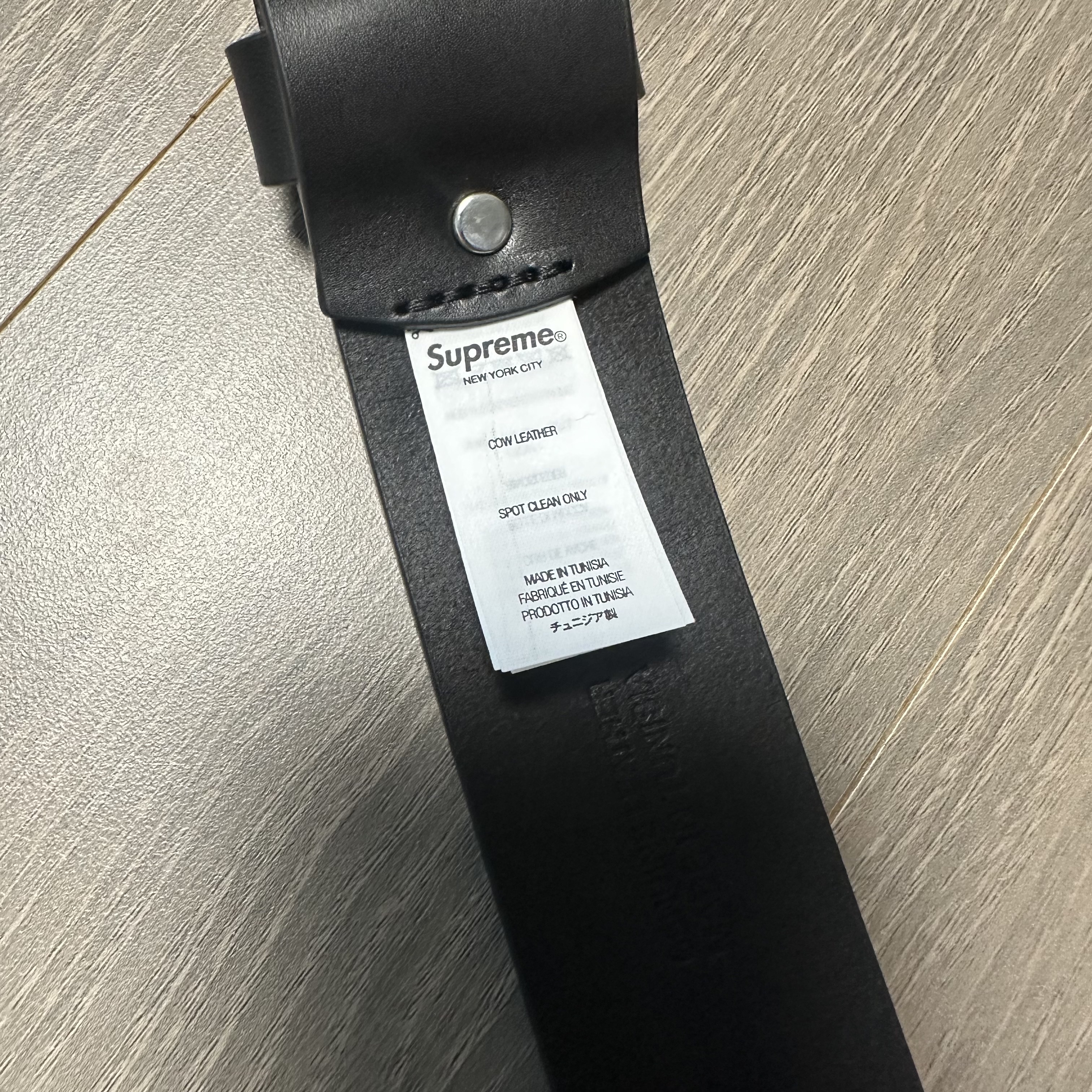 Supreme Repeat Leather Belt Black 착용 스타일 - 4
