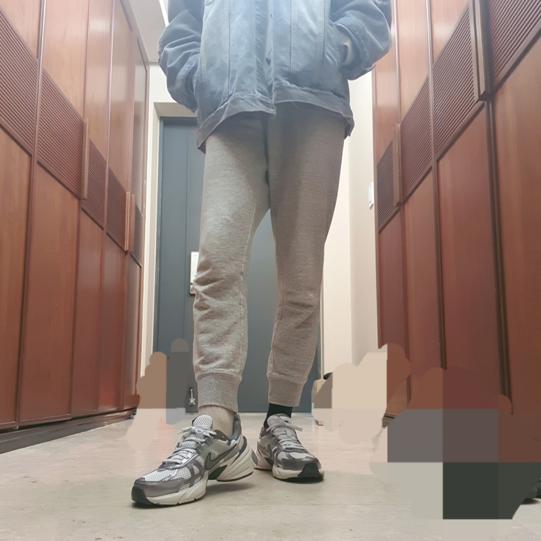 Nike V2K Run Pure Platinum Wolf Grey 착용 스타일