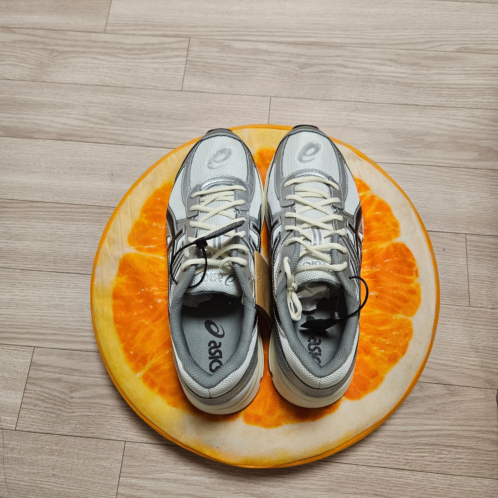 Asics Jog 100 S White Black - 2E Wide 착용 스타일 - 5
