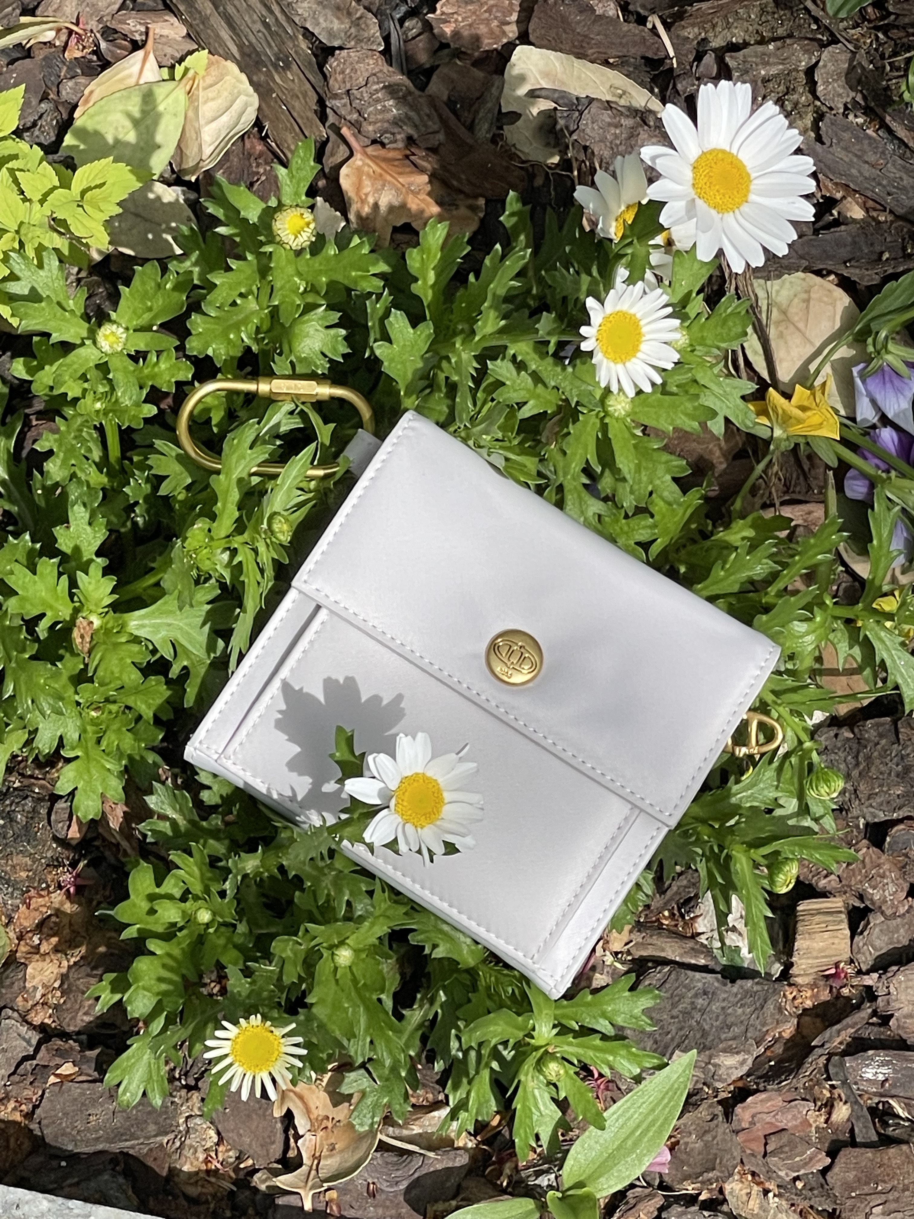 Athe Vanessabruno Jour Flap Wallet Off White, Athe Vanessabruno Jour Flap Wallet Black 착용 스타일 - 2