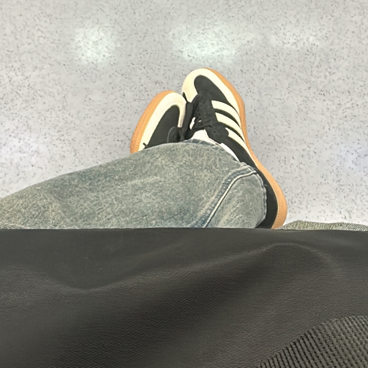 (W) Adidas Samba OG Core Black Wonder White 착용 스타일 - 1