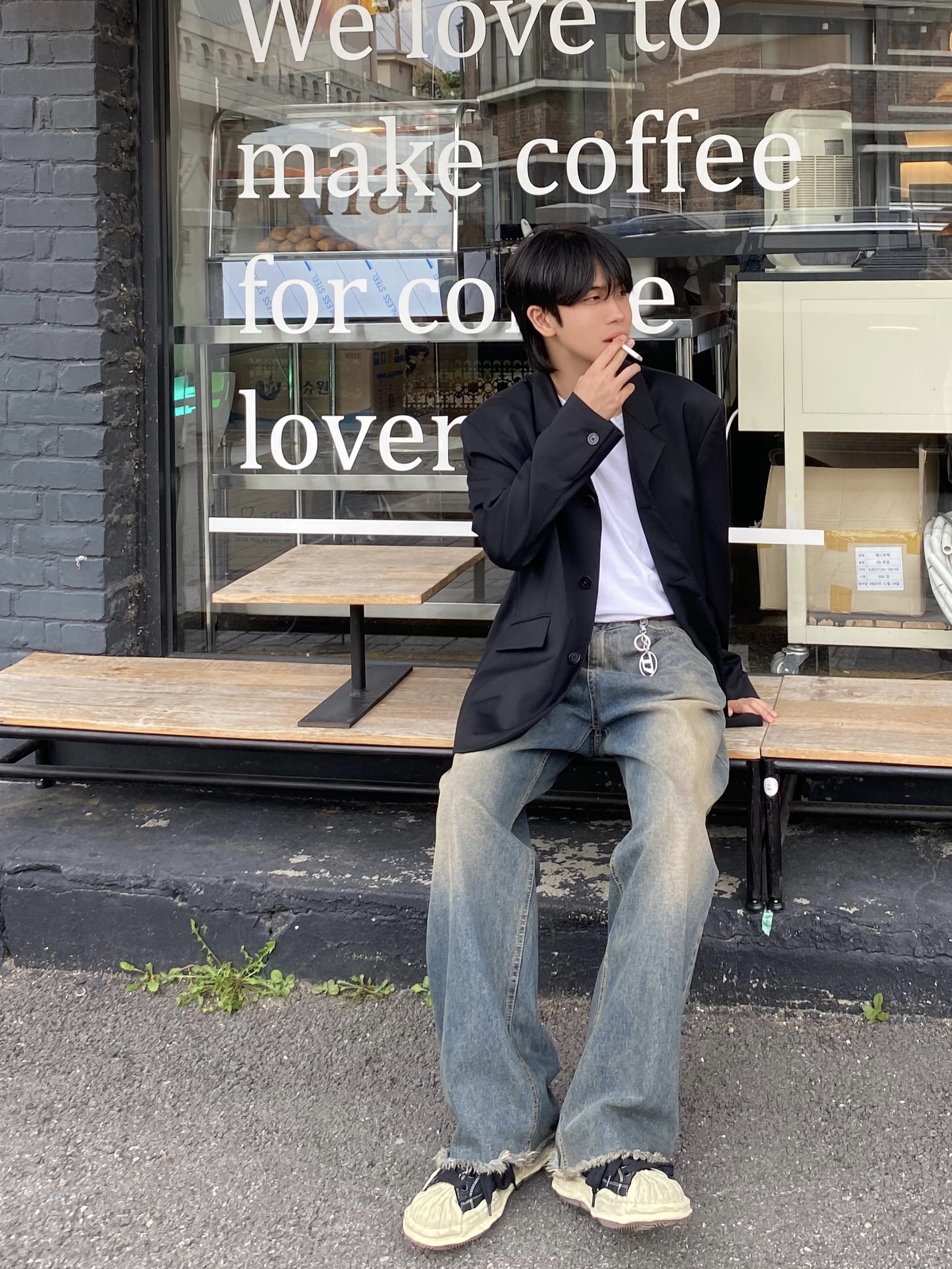Diesel Holy C Logo Keyring Silver, Maison Mihara Yasuhiro Blakey OG Sole Distressed Canvas Low-top Sneakers Black 착용 스타일 - 1