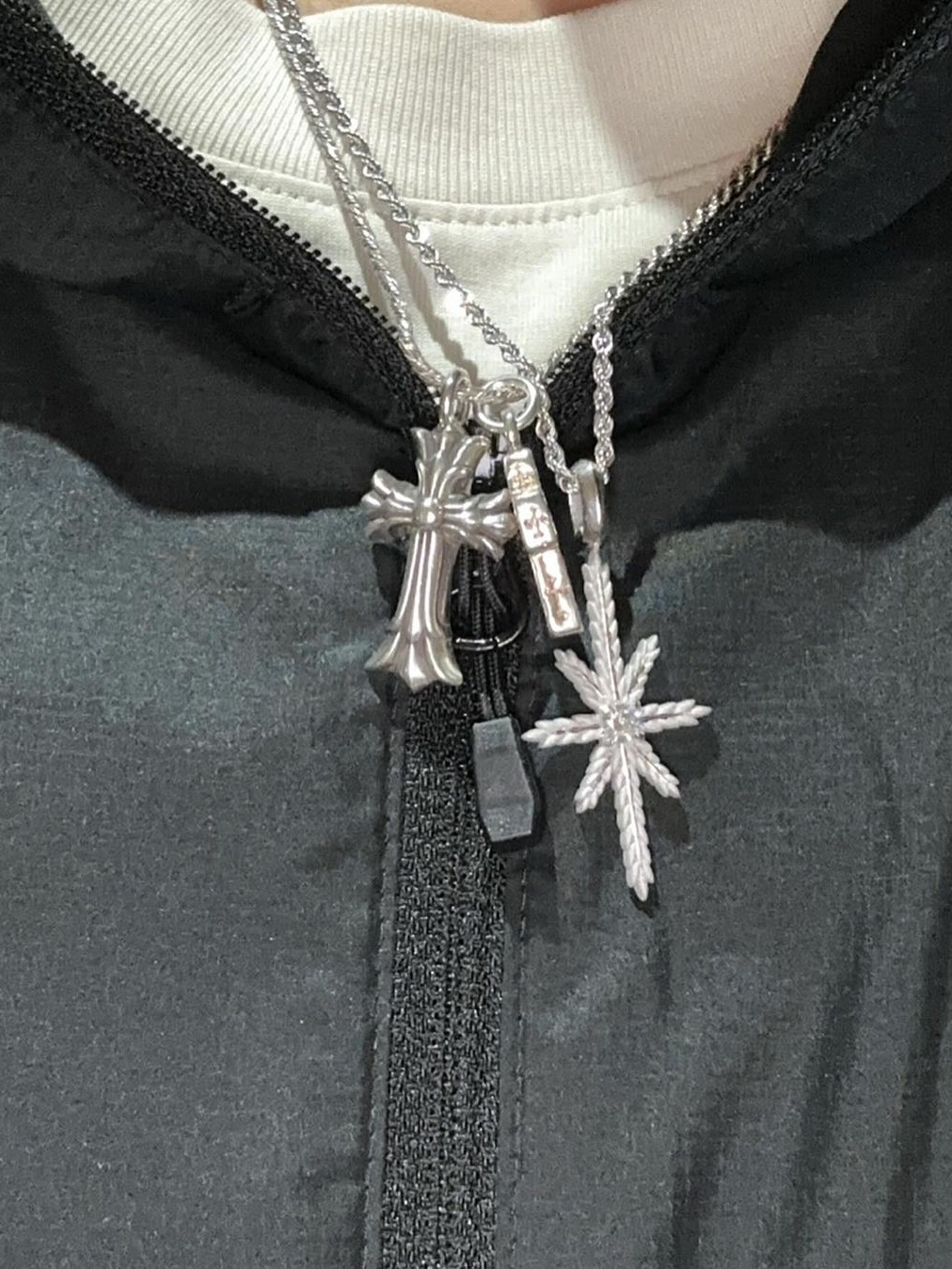 [KREAM 단독 / 프리오더] KID MIILI x DAVID AVLN Glacier Diamond Pendant 착용 스타일