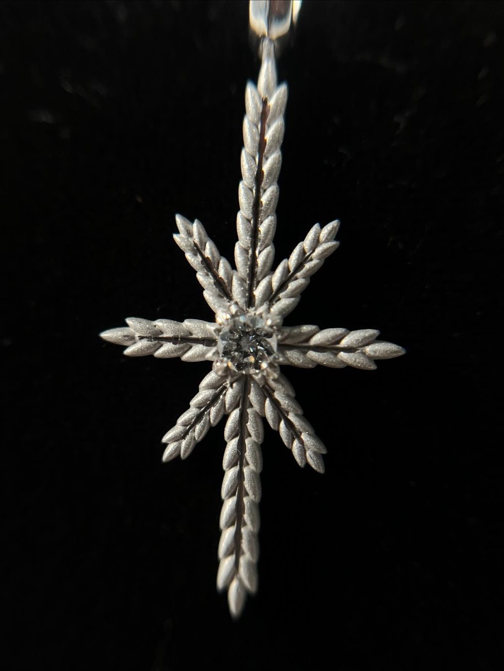 [KREAM 단독 / 프리오더] KID MIILI x DAVID AVLN Glacier Diamond Pendant 착용 스타일